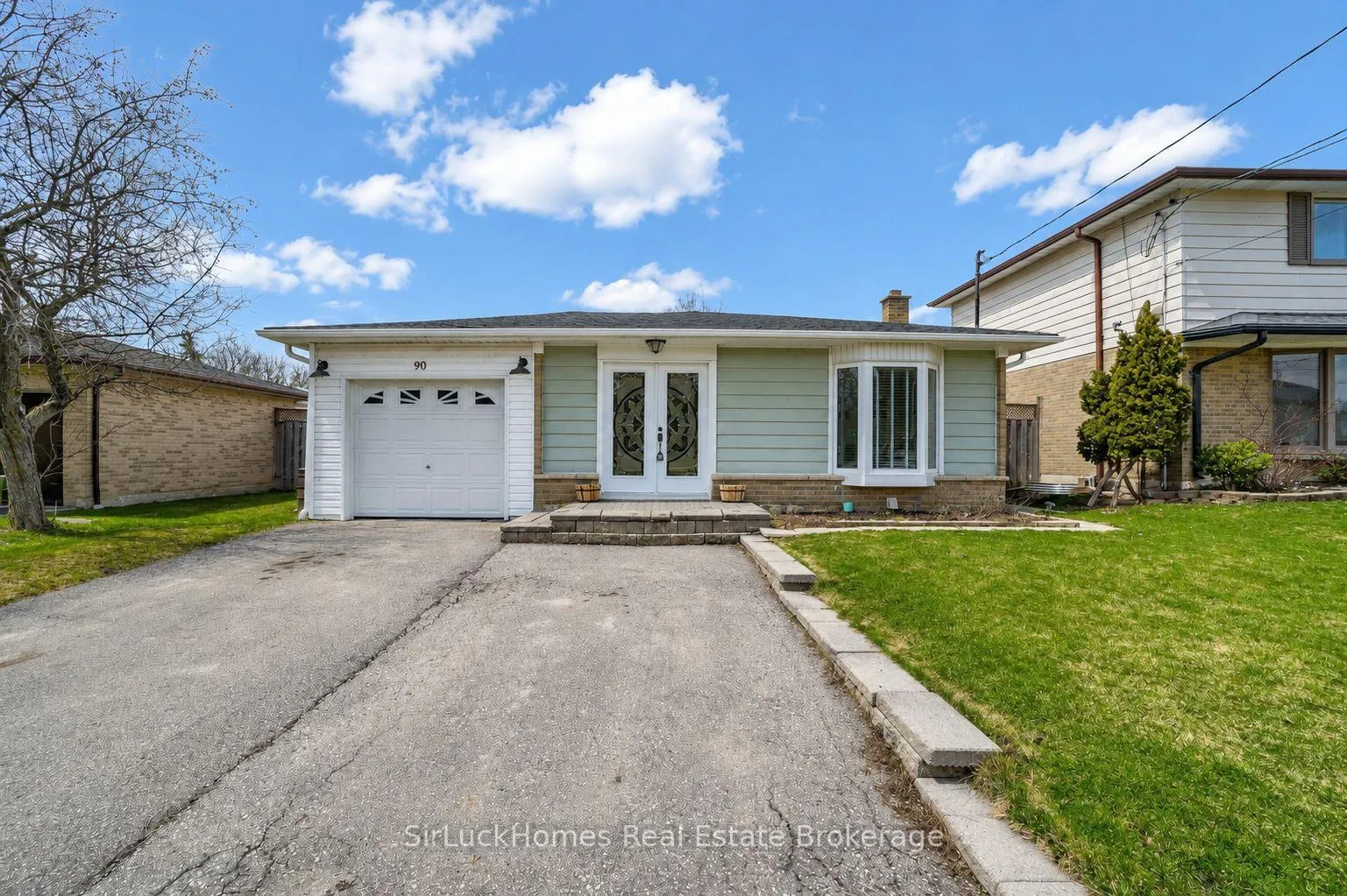Front of 90 Mountainview Road S