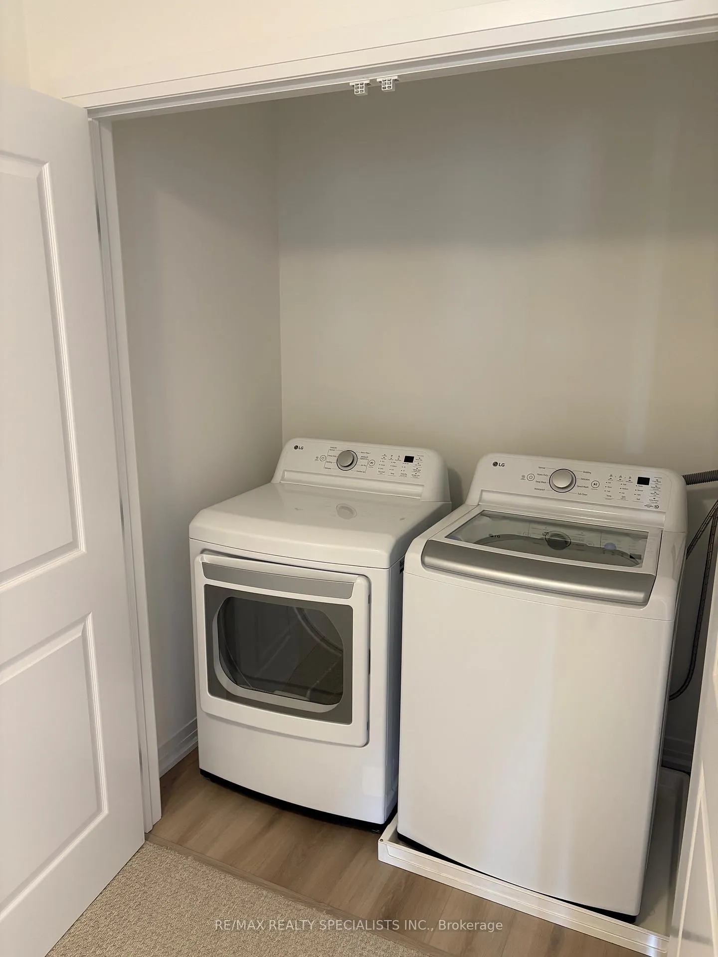 Photo 13 of 102 Gort Avenue, Brant, Paris — HOMEH