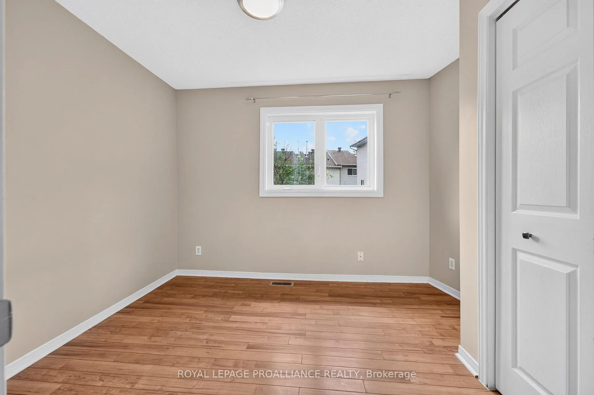 Photo 32 of 80 Rothbury Crescent, Ottawa, CFB Rockcliffe and Area — HOMEH