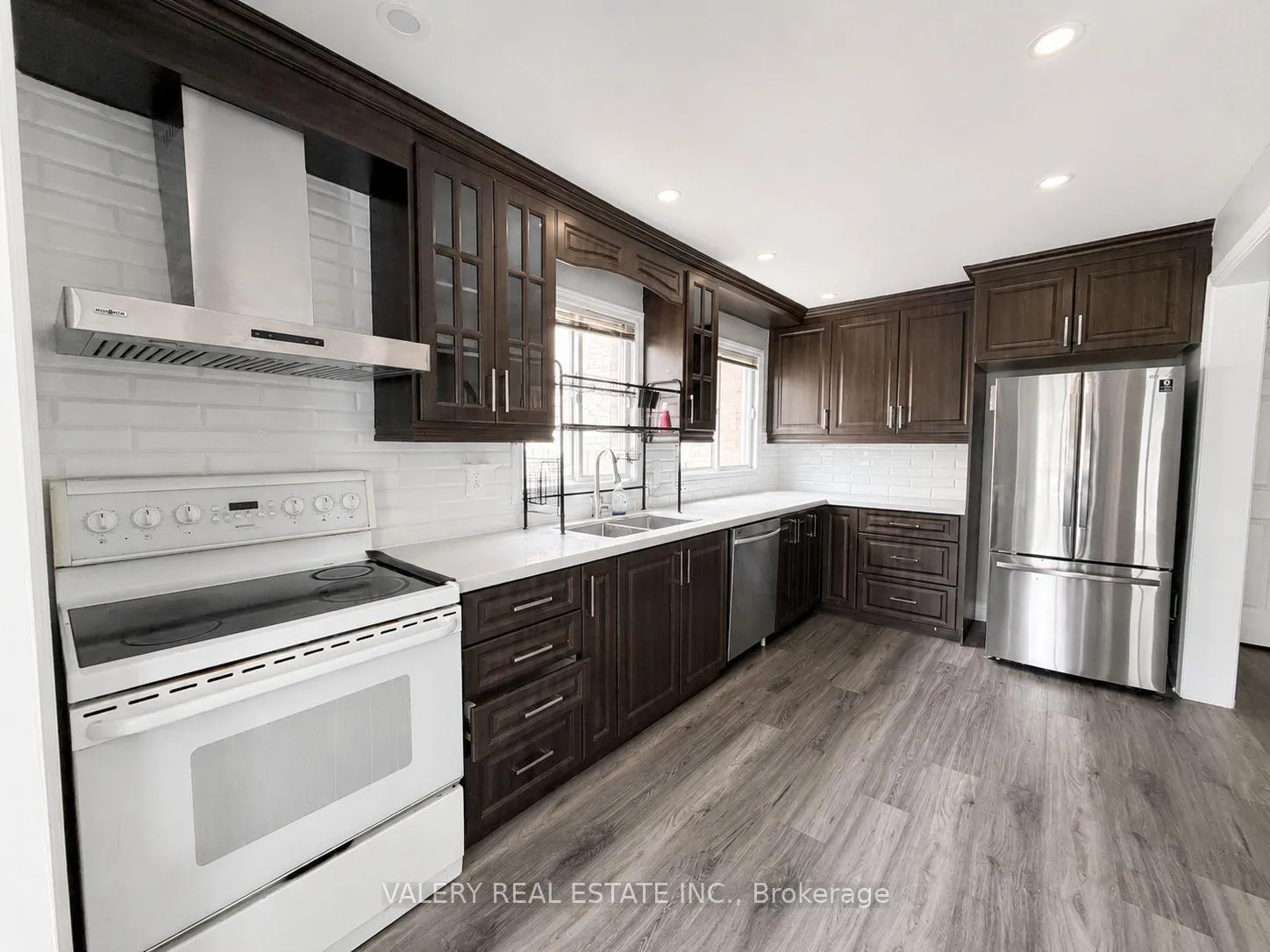 Photo 3 of 12 Letty Avenue, Brampton, Fletcher's West — HOMEH