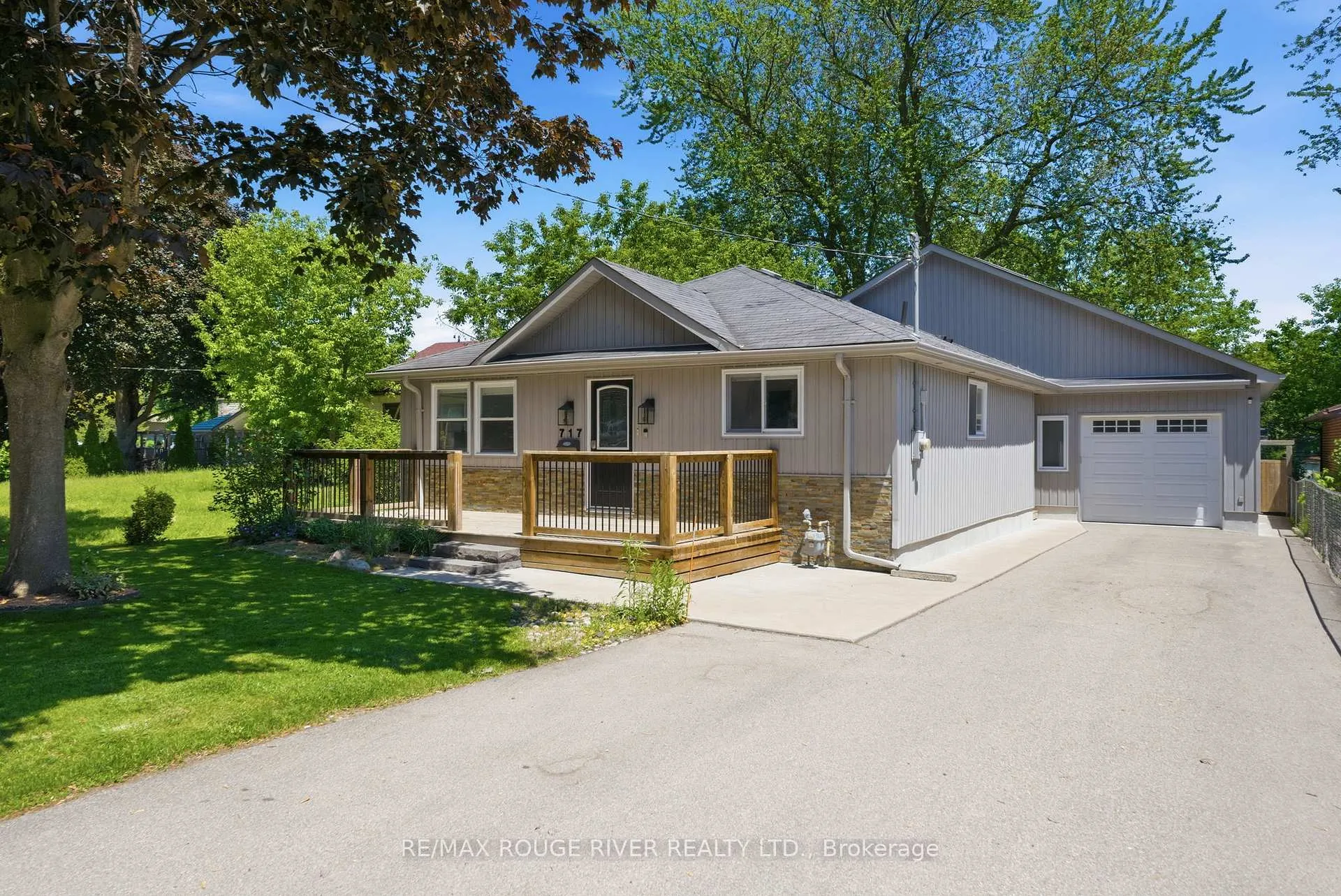 Photo 1 of 717 Hillview Crescent, Pickering, West Shore — HOMEH