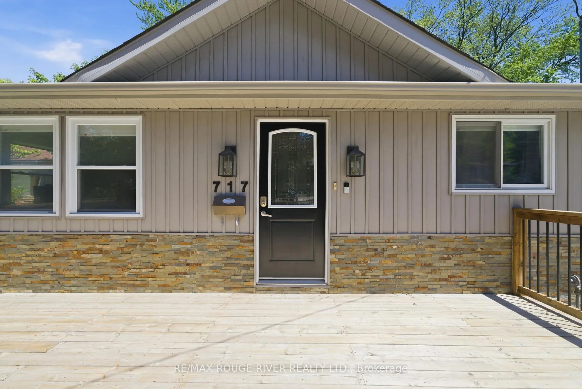 Photo 6 of 717 Hillview Crescent, Pickering, West Shore — HOMEH