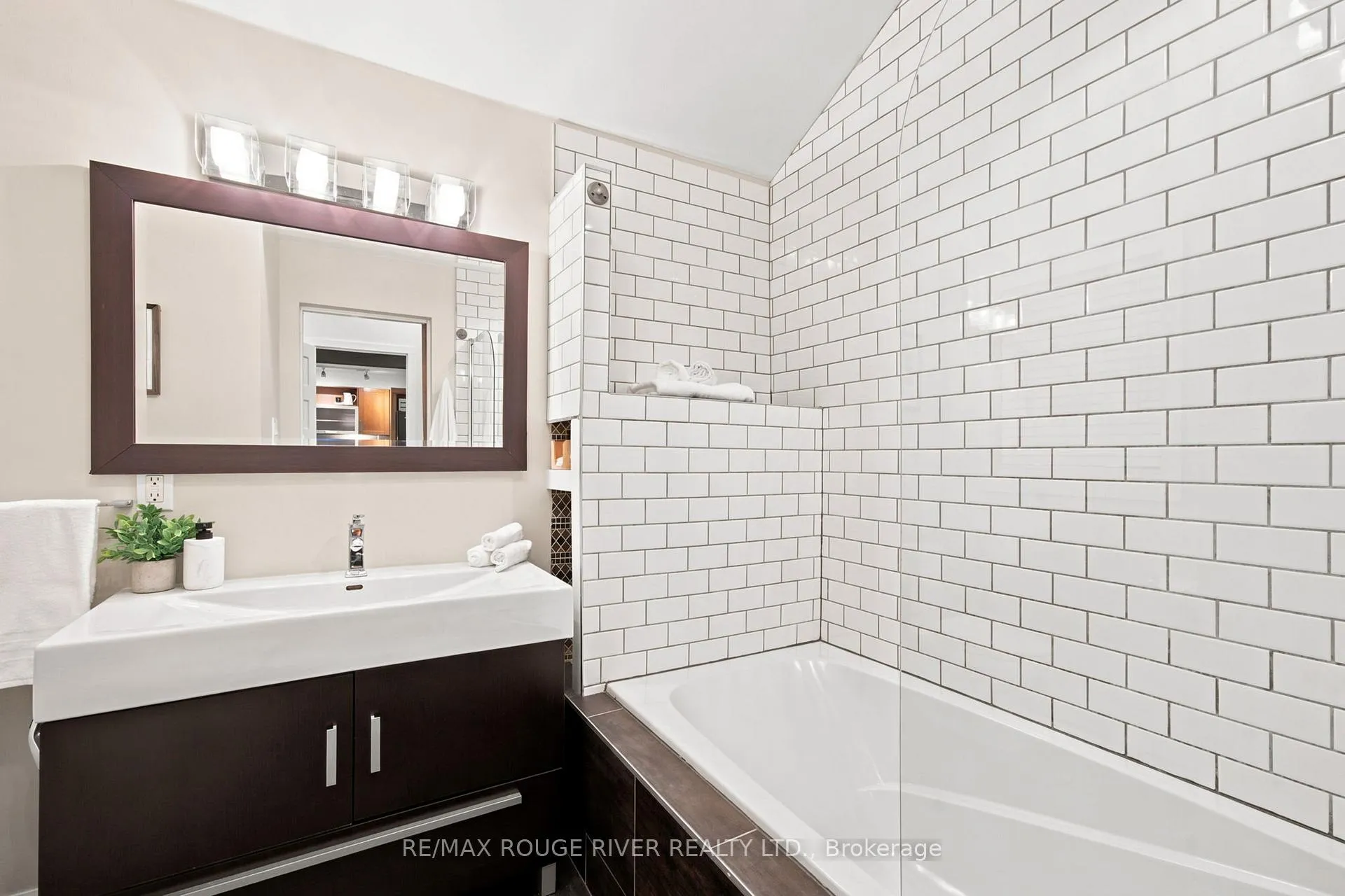 Photo 31 of 717 Hillview Crescent, Pickering, West Shore — HOMEH