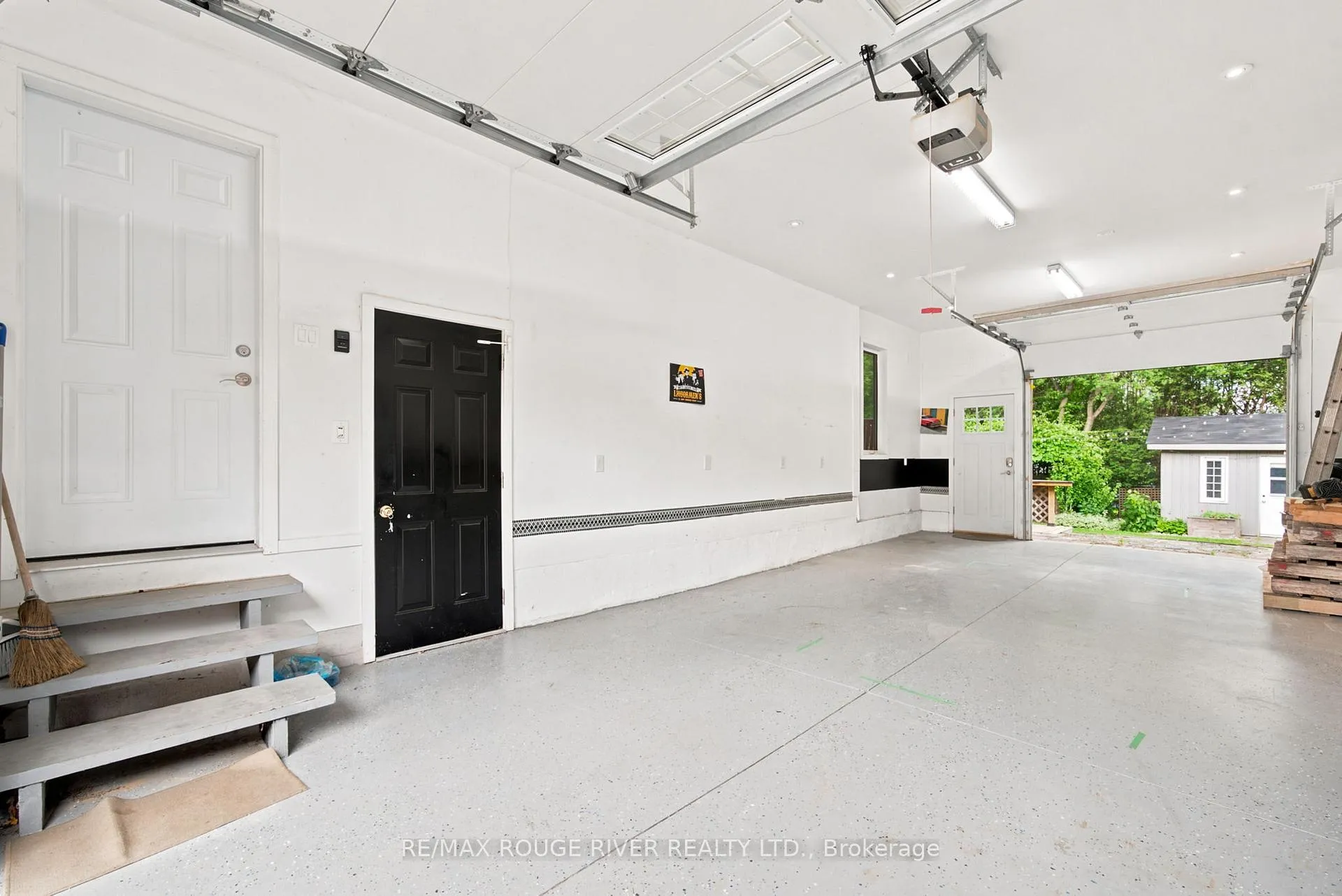 Photo 33 of 717 Hillview Crescent, Pickering, West Shore — HOMEH