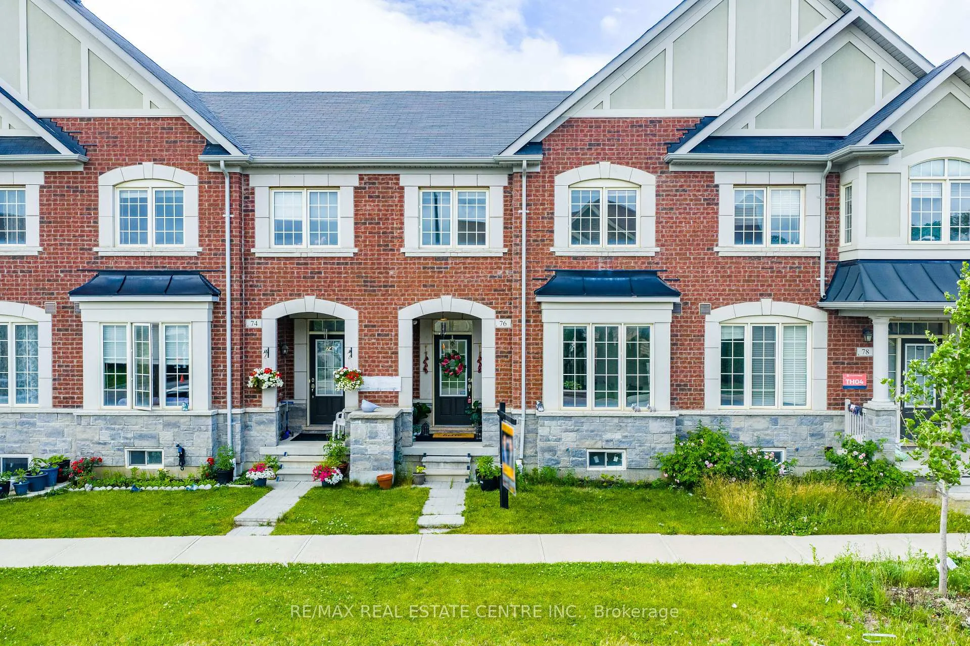 Photo 2 of 76 Saint Dennis Road, Brampton, Sandringham-Wellington North — HOMEH