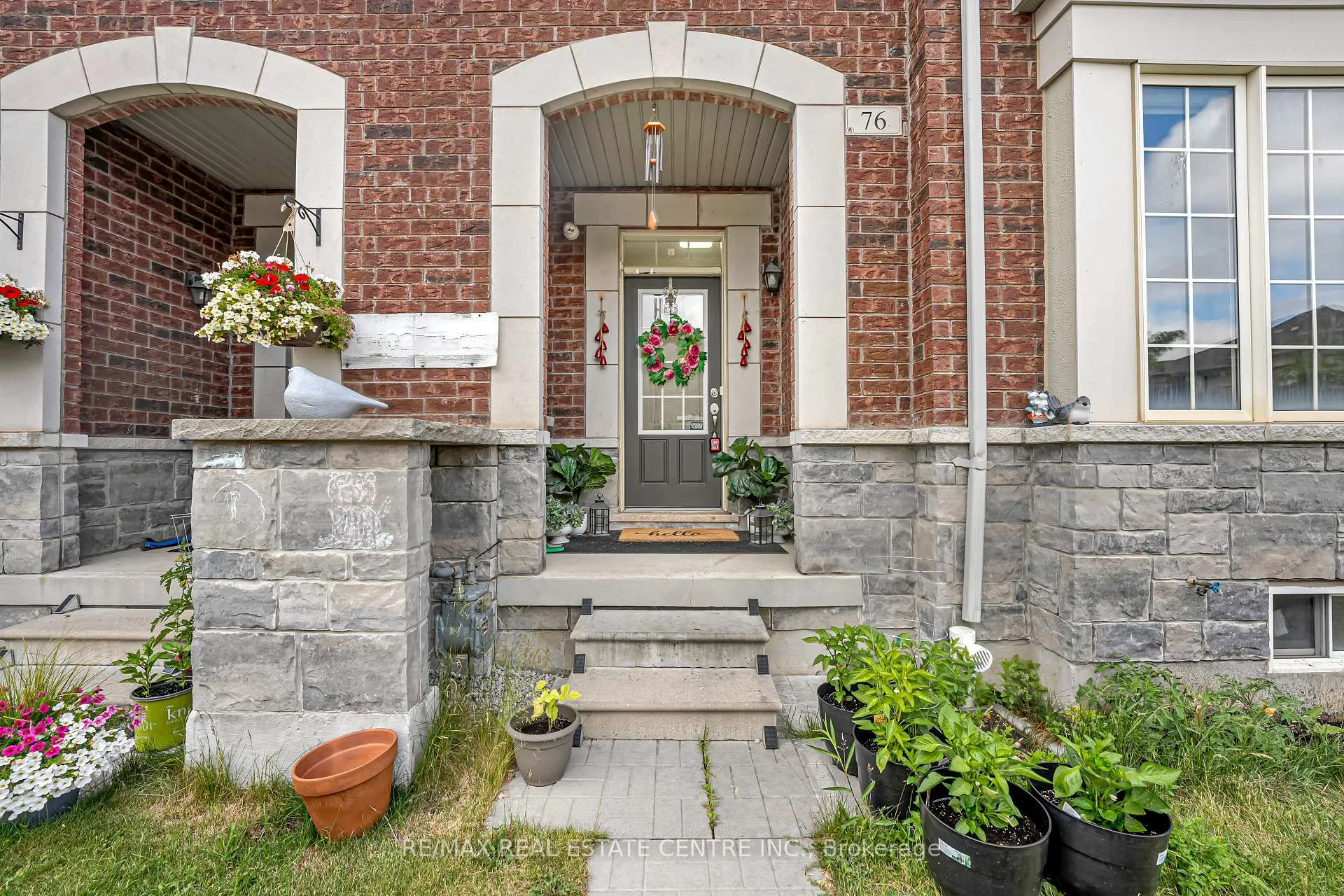 Photo 3 of 76 Saint Dennis Road, Brampton, Sandringham-Wellington North — HOMEH