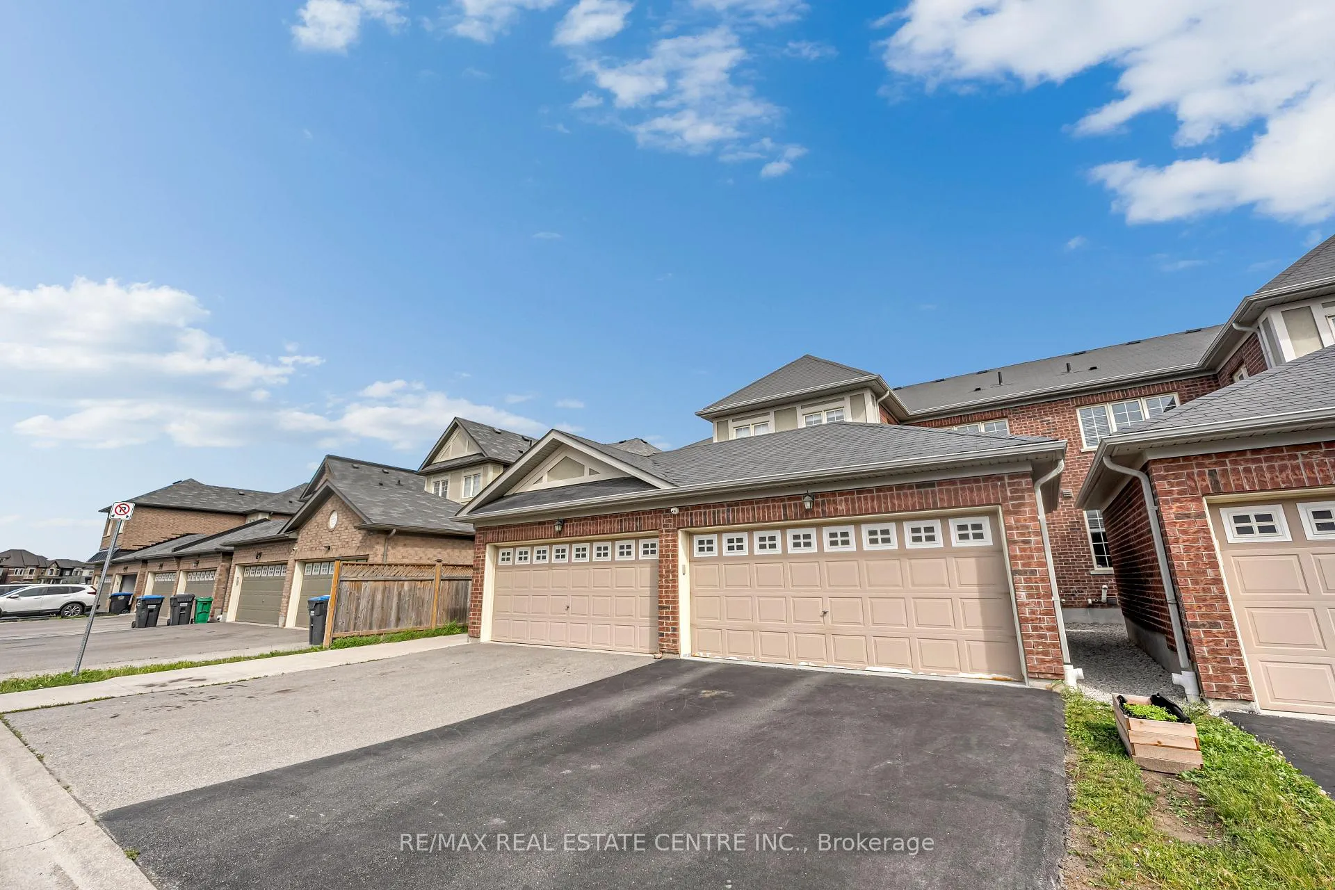 Photo 4 of 76 Saint Dennis Road, Brampton, Sandringham-Wellington North — HOMEH