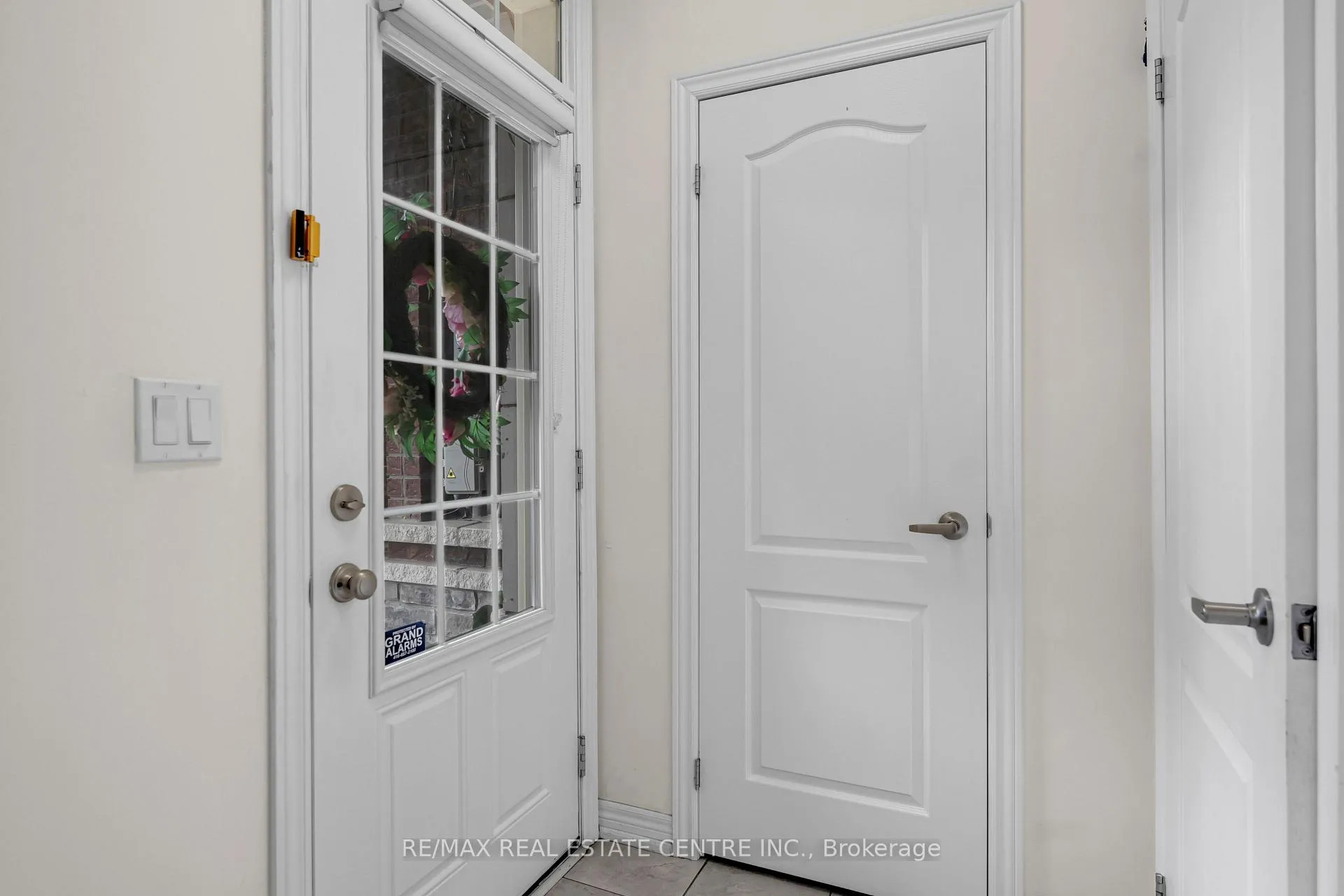 Photo 5 of 76 Saint Dennis Road, Brampton, Sandringham-Wellington North — HOMEH