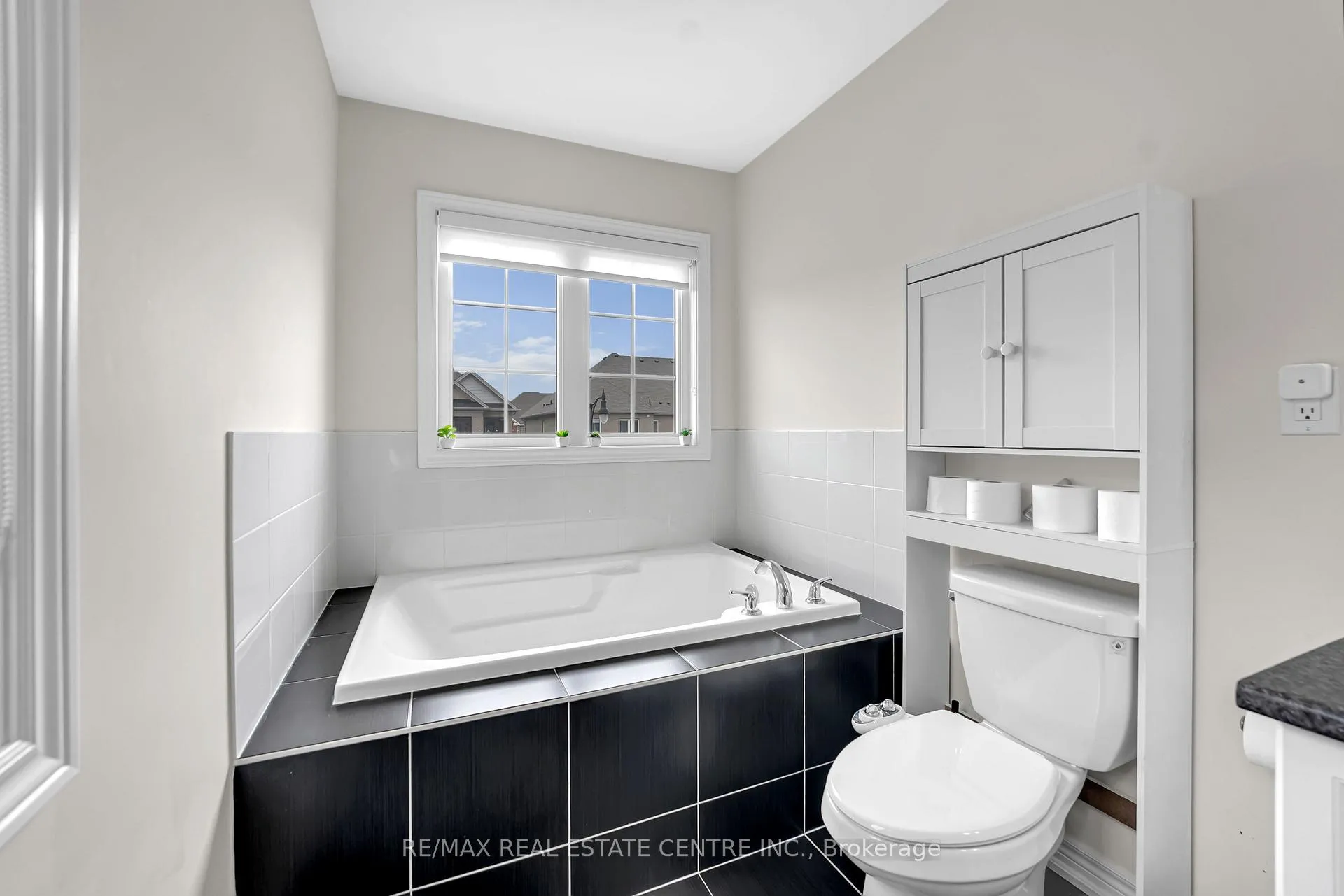 Photo 22 of 76 Saint Dennis Road, Brampton, Sandringham-Wellington North — HOMEH