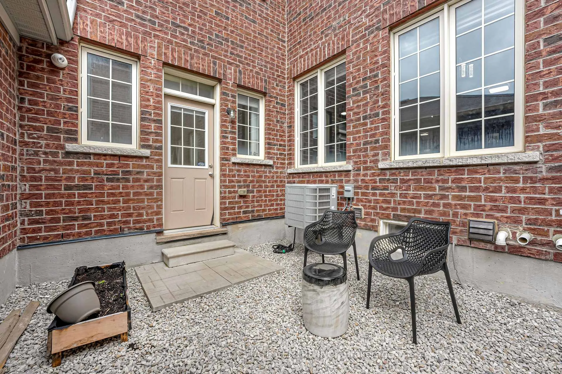 Photo 40 of 76 Saint Dennis Road, Brampton, Sandringham-Wellington North — HOMEH