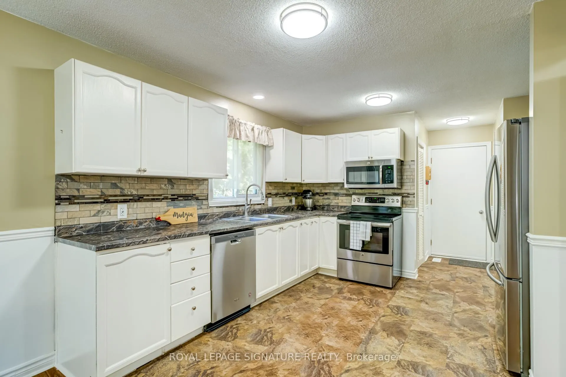 Photo 9 of 7498 County 9 Road, Clearview, Creemore — HOMEH