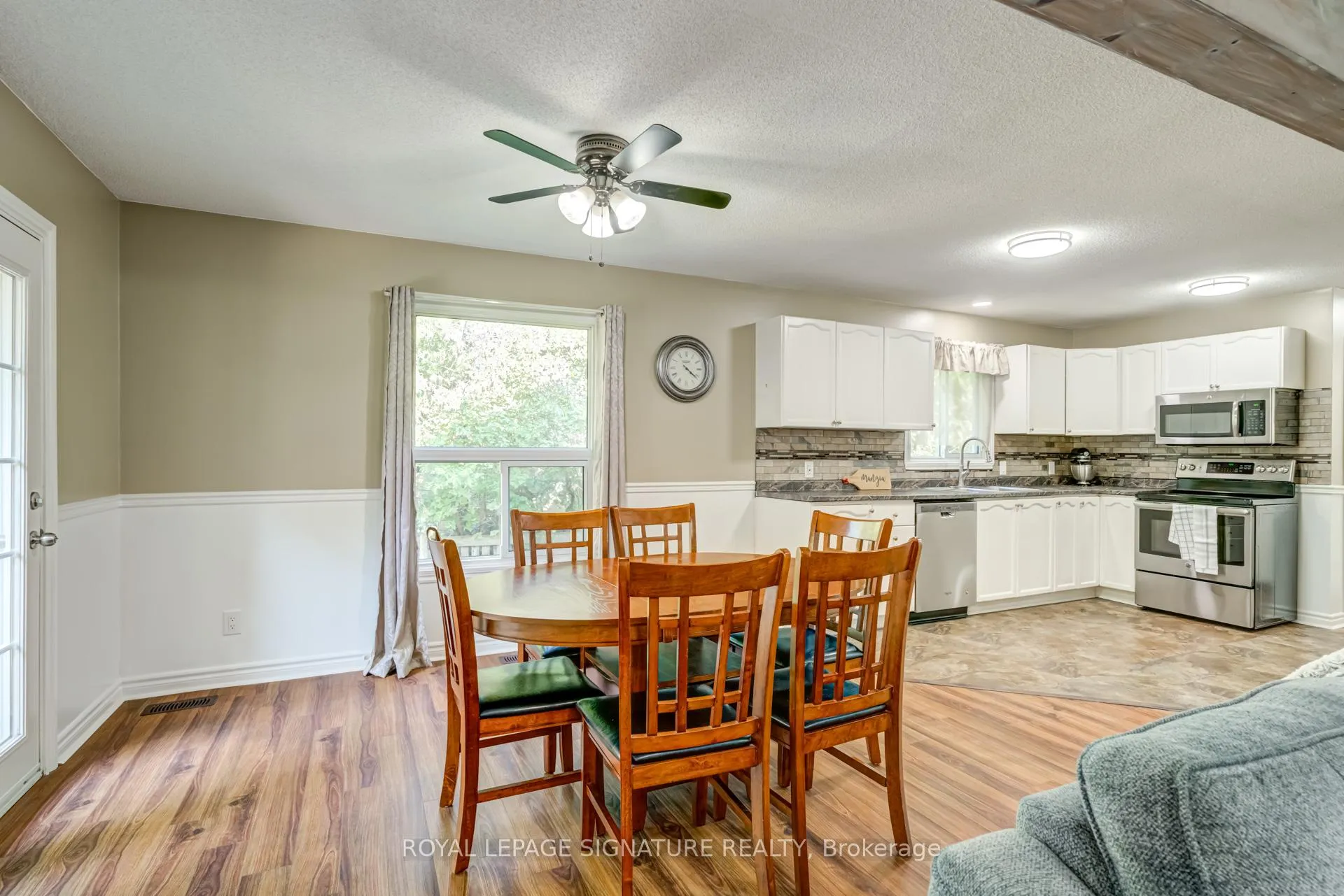 Photo 14 of 7498 County 9 Road, Clearview, Creemore — HOMEH