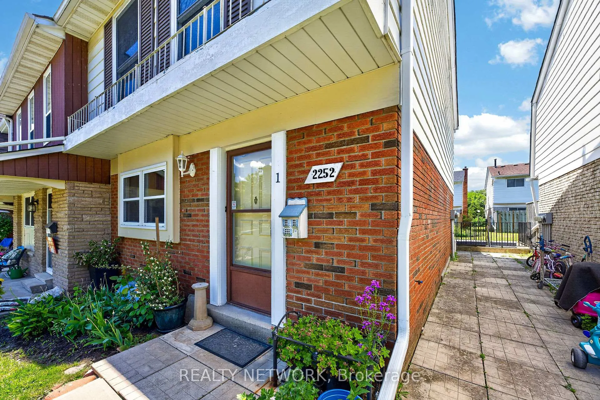 Photo 2 of Unit 1, 2252 Upper Middle Road, Burlington, Brant Hills — HOMEH