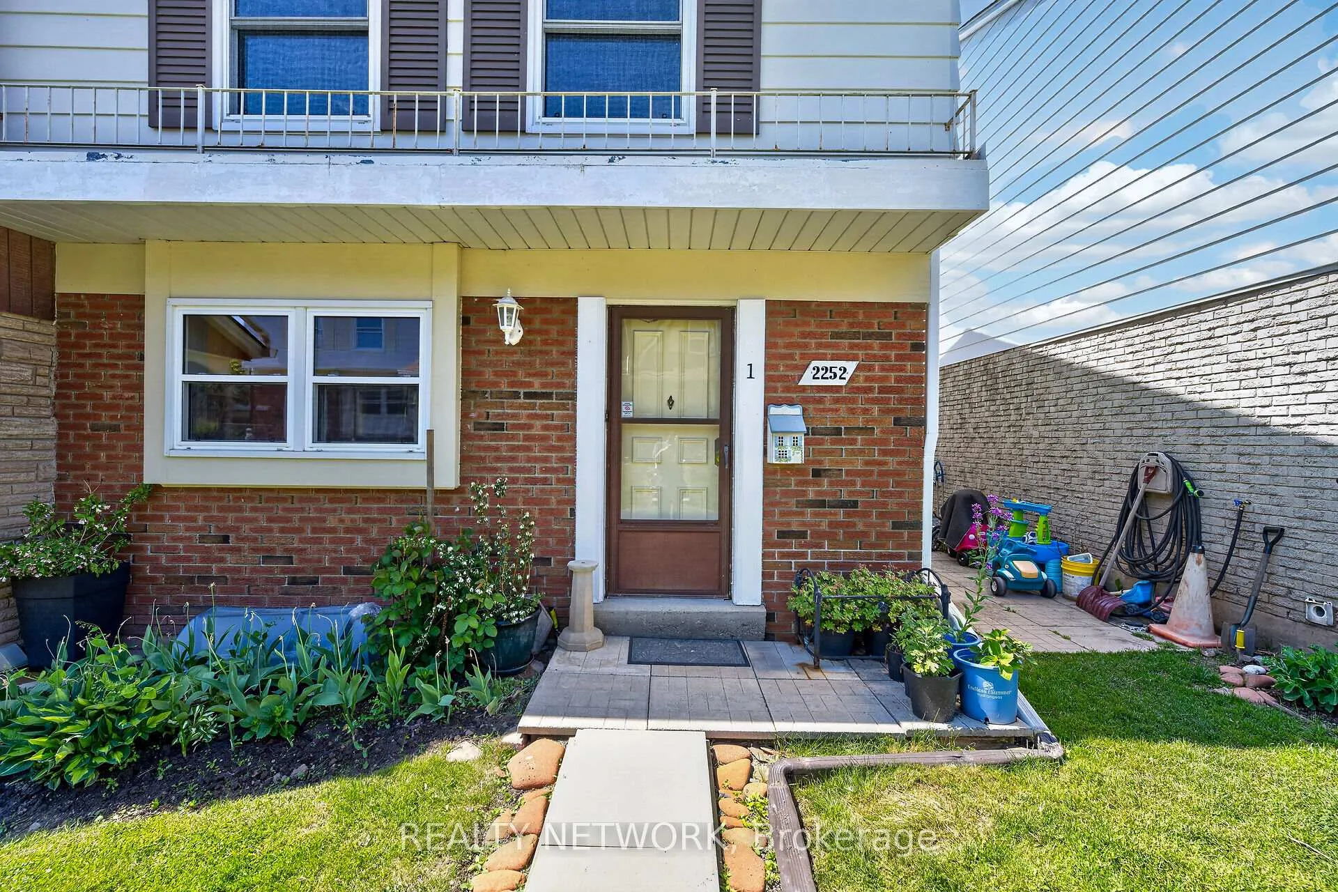 Photo 3 of Unit 1, 2252 Upper Middle Road, Burlington, Brant Hills — HOMEH