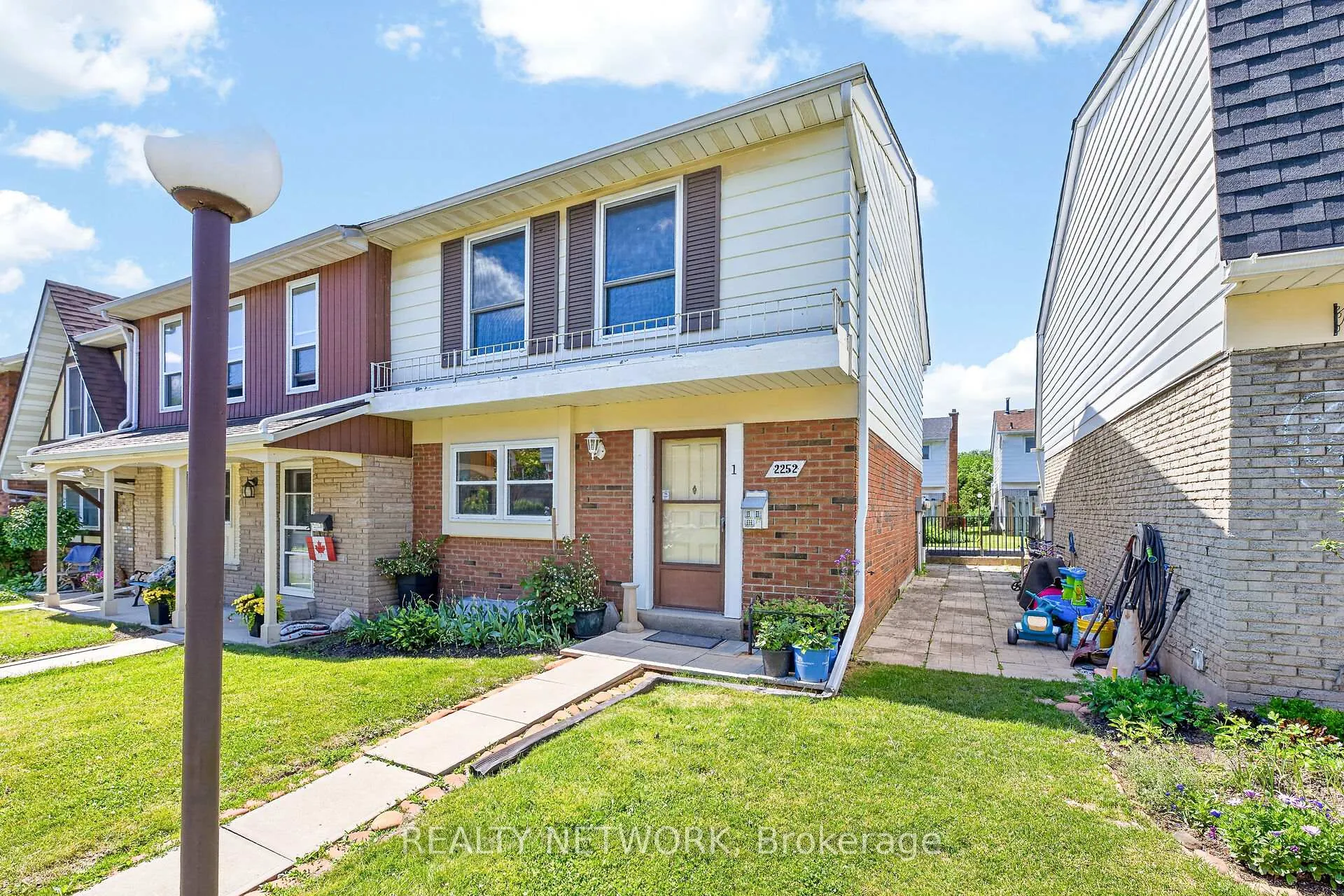 Photo 5 of Unit 1, 2252 Upper Middle Road, Burlington, Brant Hills — HOMEH