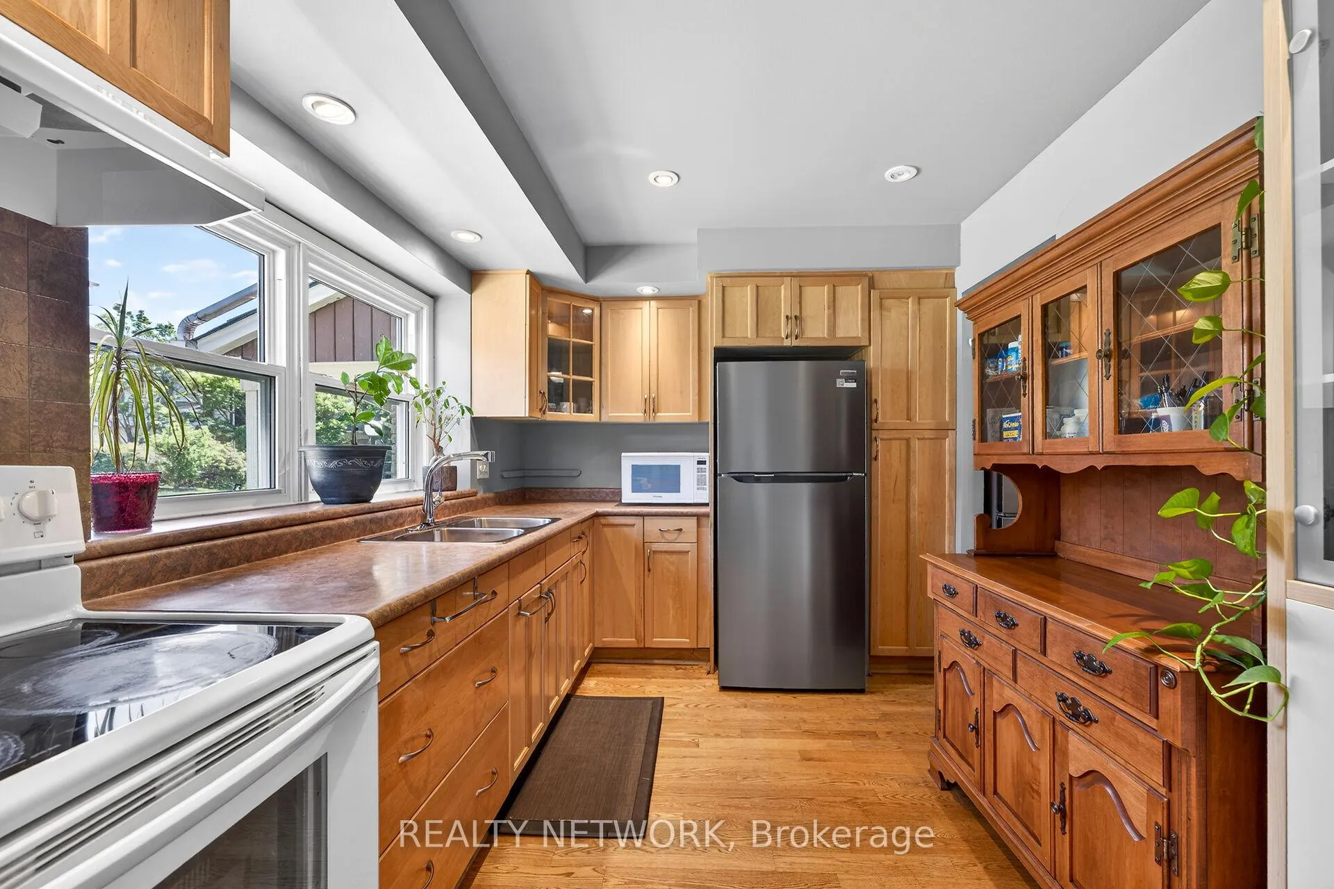 Photo 17 of Unit 1, 2252 Upper Middle Road, Burlington, Brant Hills — HOMEH