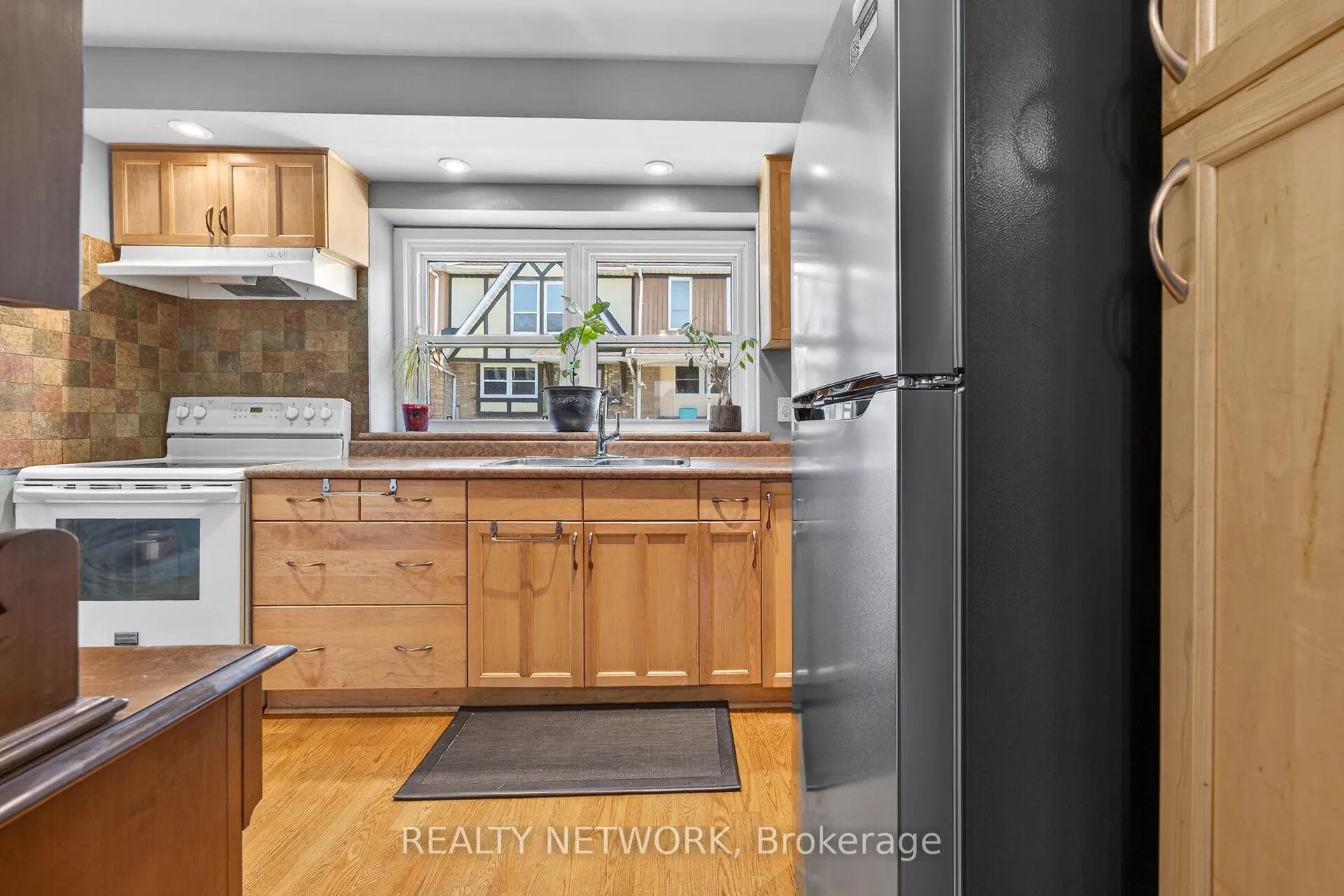Photo 18 of Unit 1, 2252 Upper Middle Road, Burlington, Brant Hills — HOMEH
