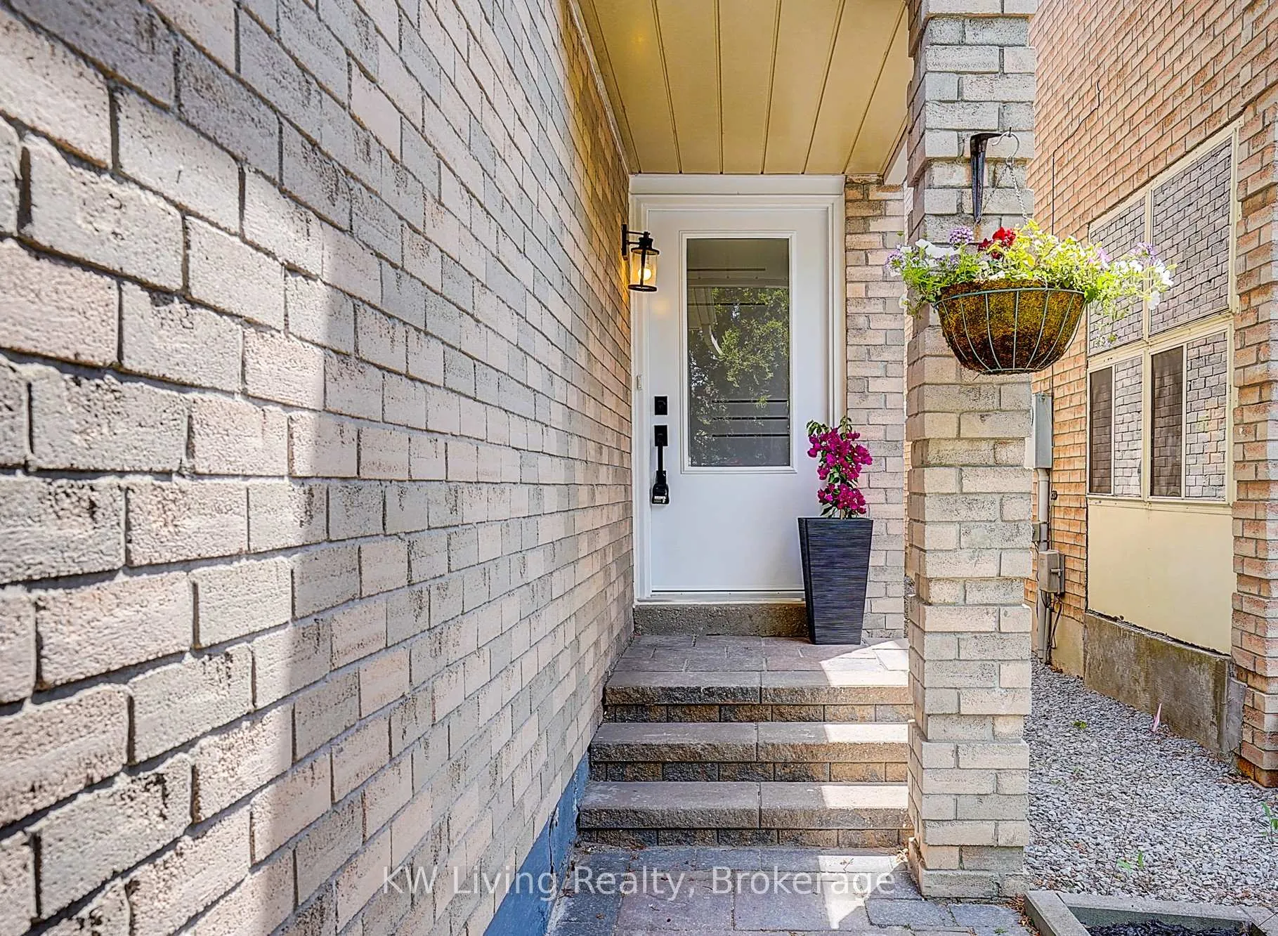 Photo 2 of 132 Northolt Crescent, Markham, Milliken Mills East — HOMEH