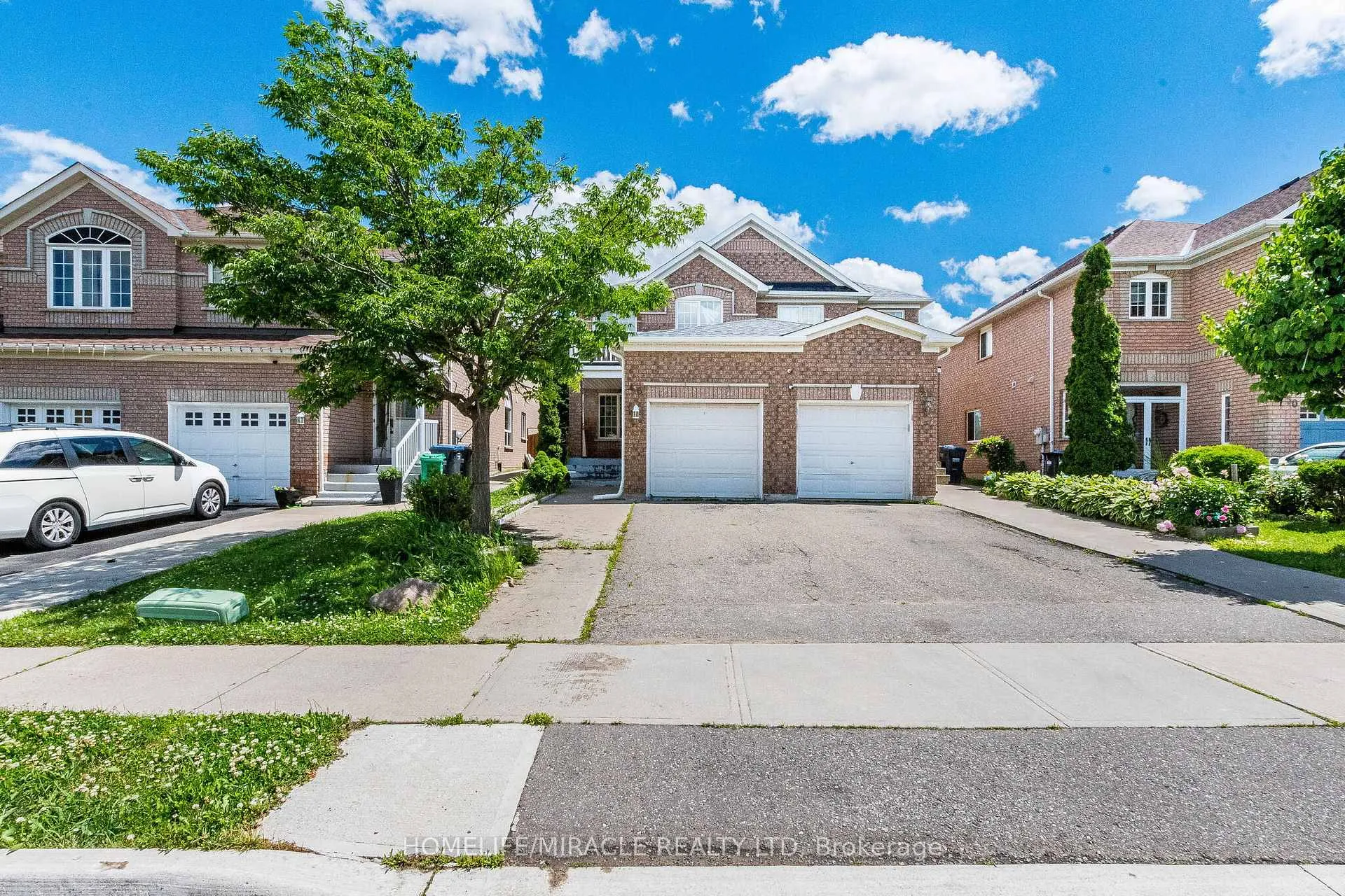 Photo 2 of 46 Weather Vane Lane, Brampton, Fletcher's Creek Village — HOMEH