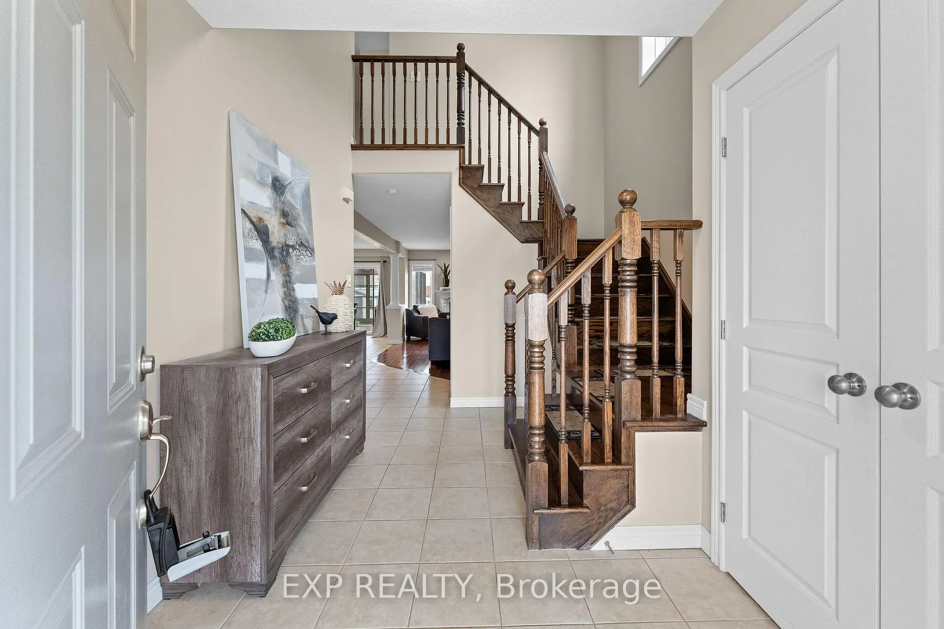 Photo 5 of 4875 John Street, Lincoln, Beamsville — HOMEH