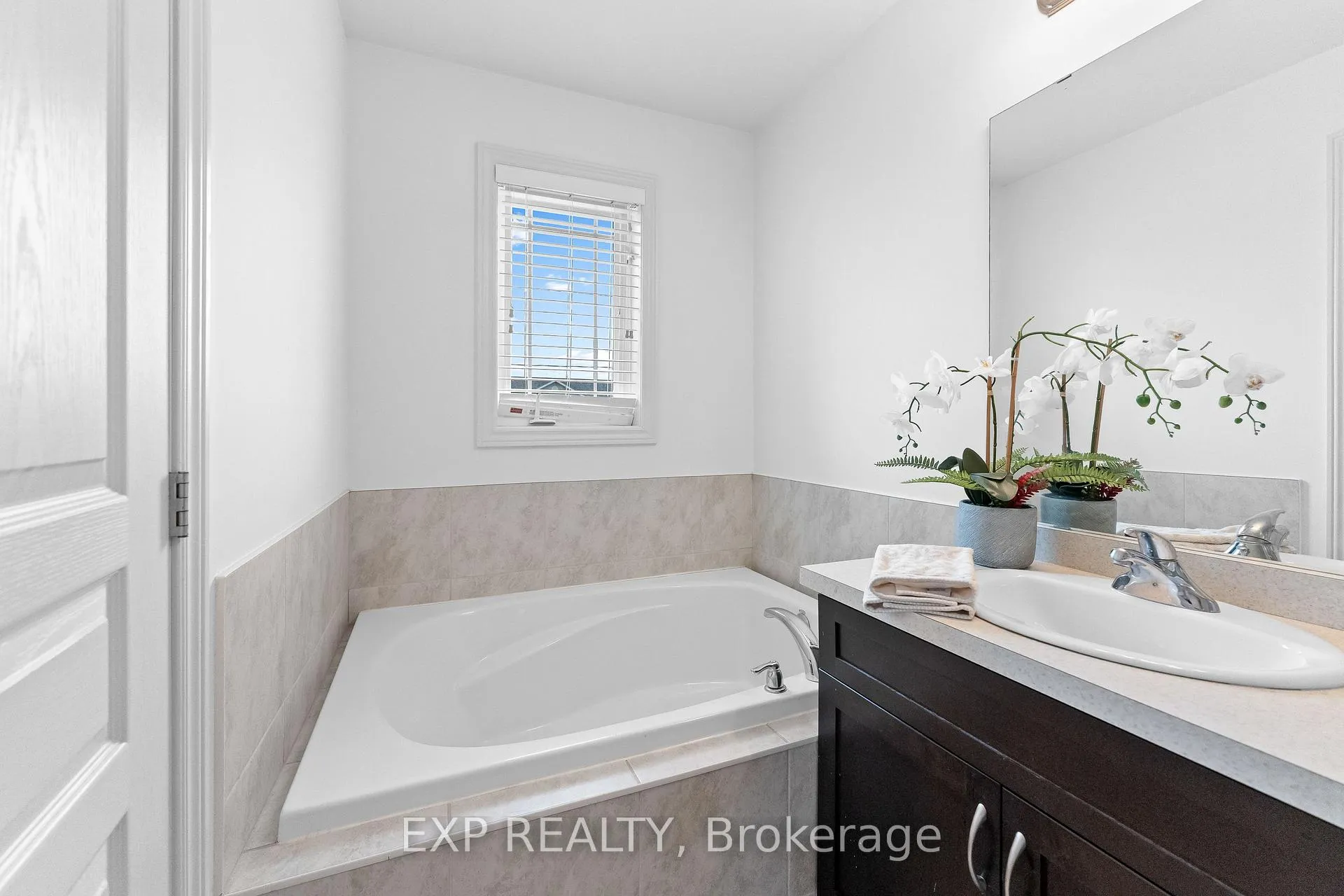 Photo 27 of 4875 John Street, Lincoln, Beamsville — HOMEH