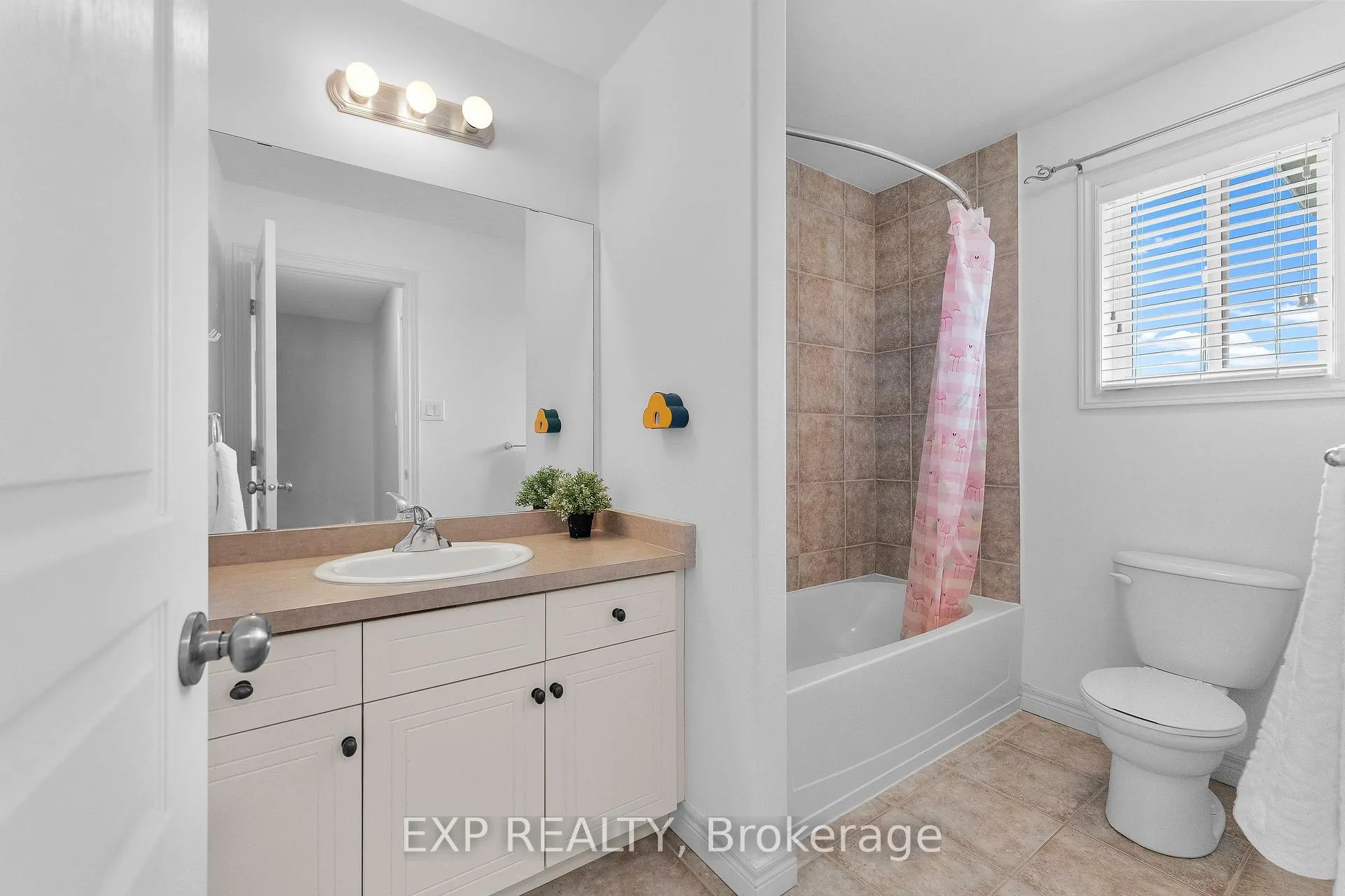 Photo 31 of 4875 John Street, Lincoln, Beamsville — HOMEH