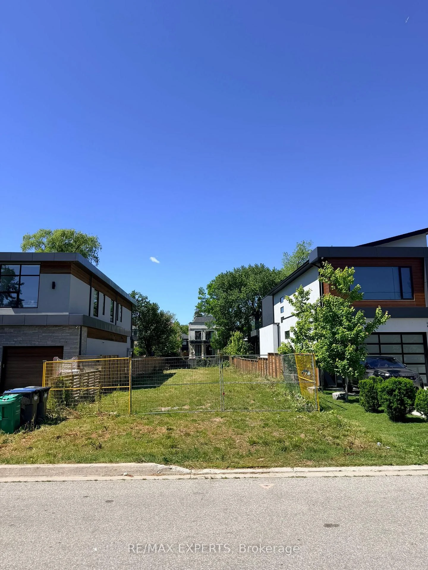 Front of 755 Montbeck Crescent