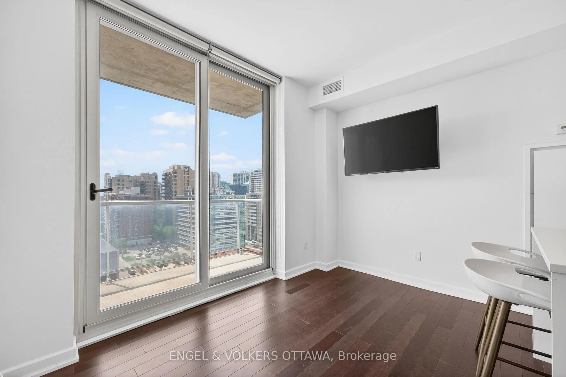 Photo 8 of Unit 1210, 300 Lisgar Street, Ottawa, Ottawa Centre — HOMEH