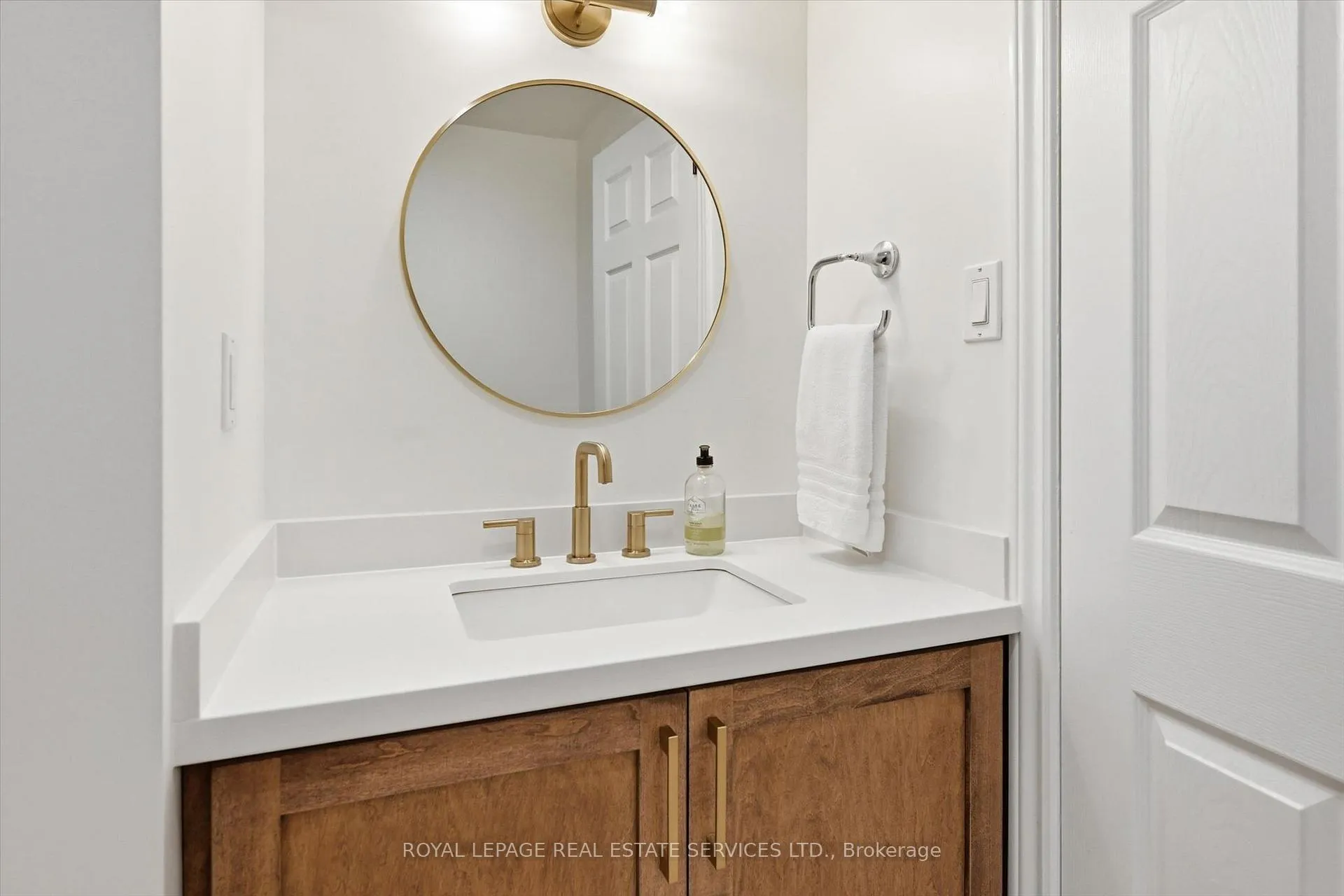 Photo 10 of 476 Maple Avenue, Oakville, Old Oakville — HOMEH