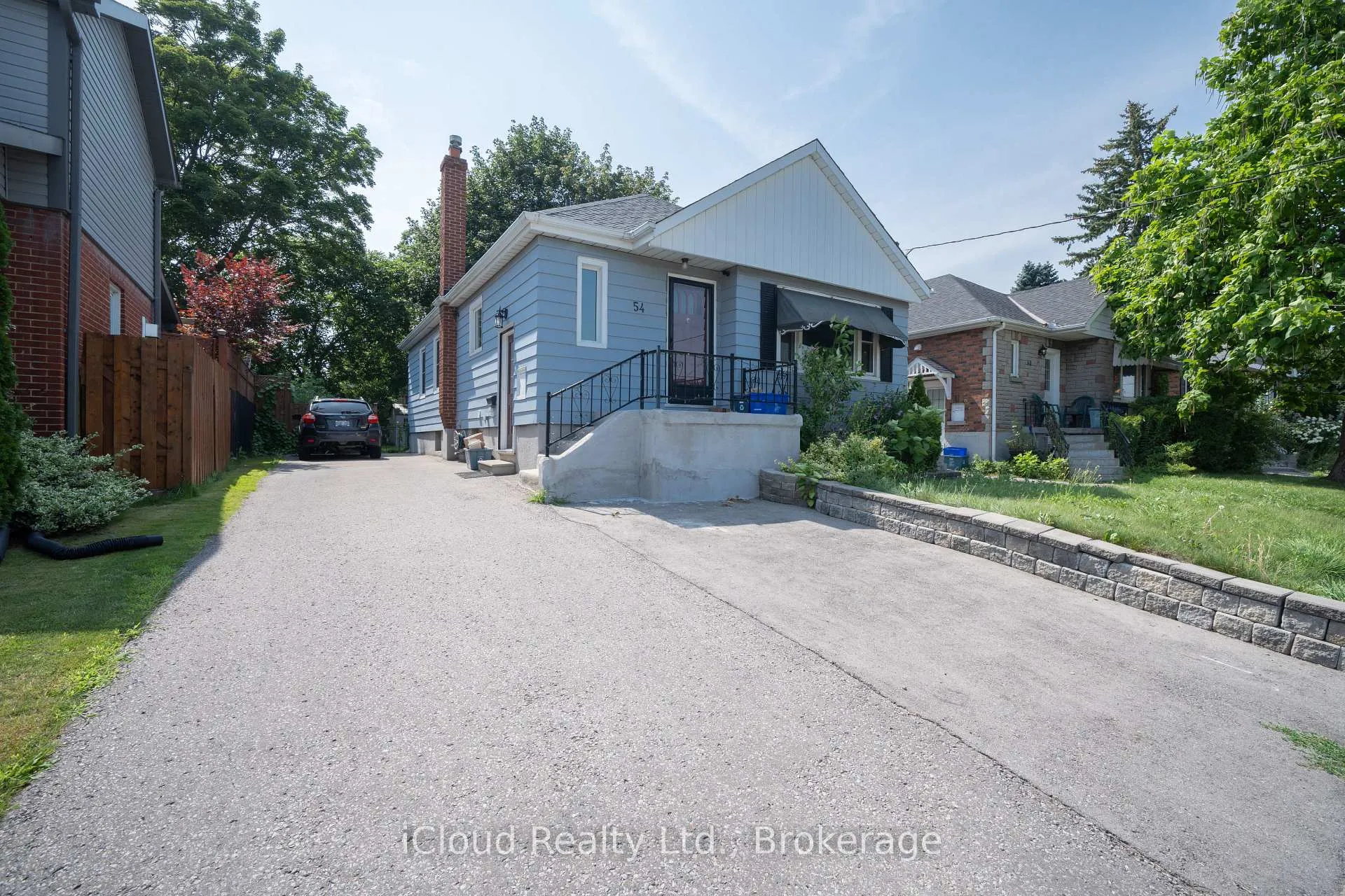 Front of 54 Wilson Road S