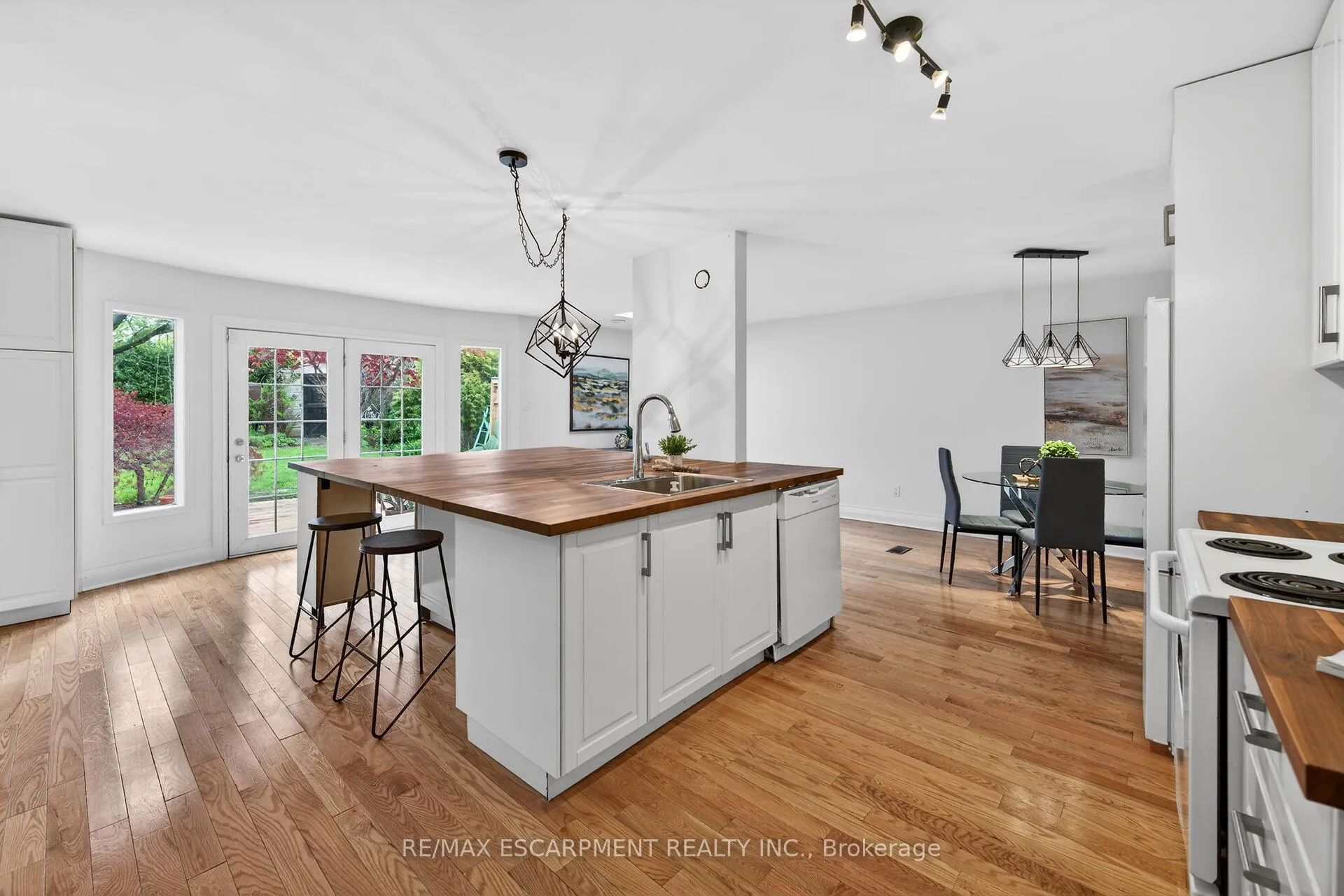 Photo 5 of 167 Darlington Drive, Hamilton, Gilbert — HOMEH
