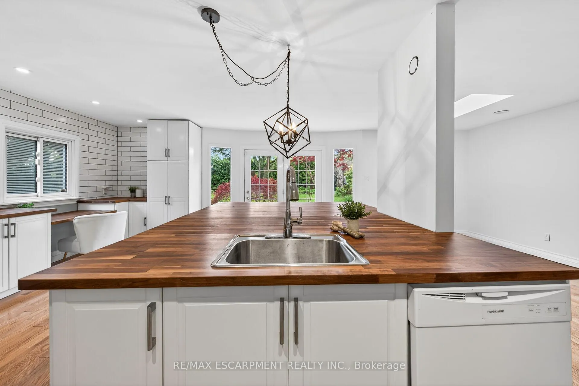 Photo 6 of 167 Darlington Drive, Hamilton, Gilbert — HOMEH