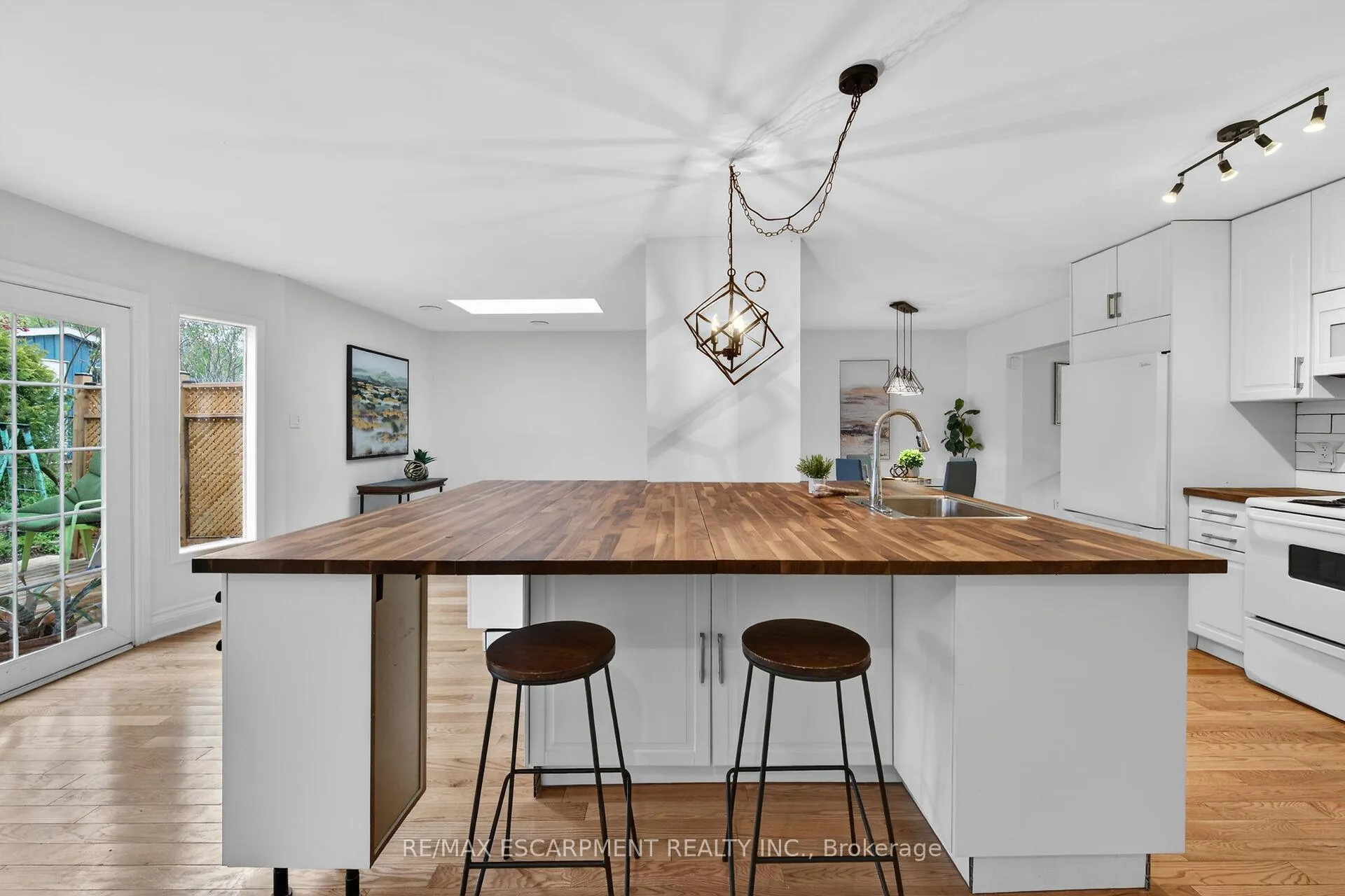 Photo 7 of 167 Darlington Drive, Hamilton, Gilbert — HOMEH