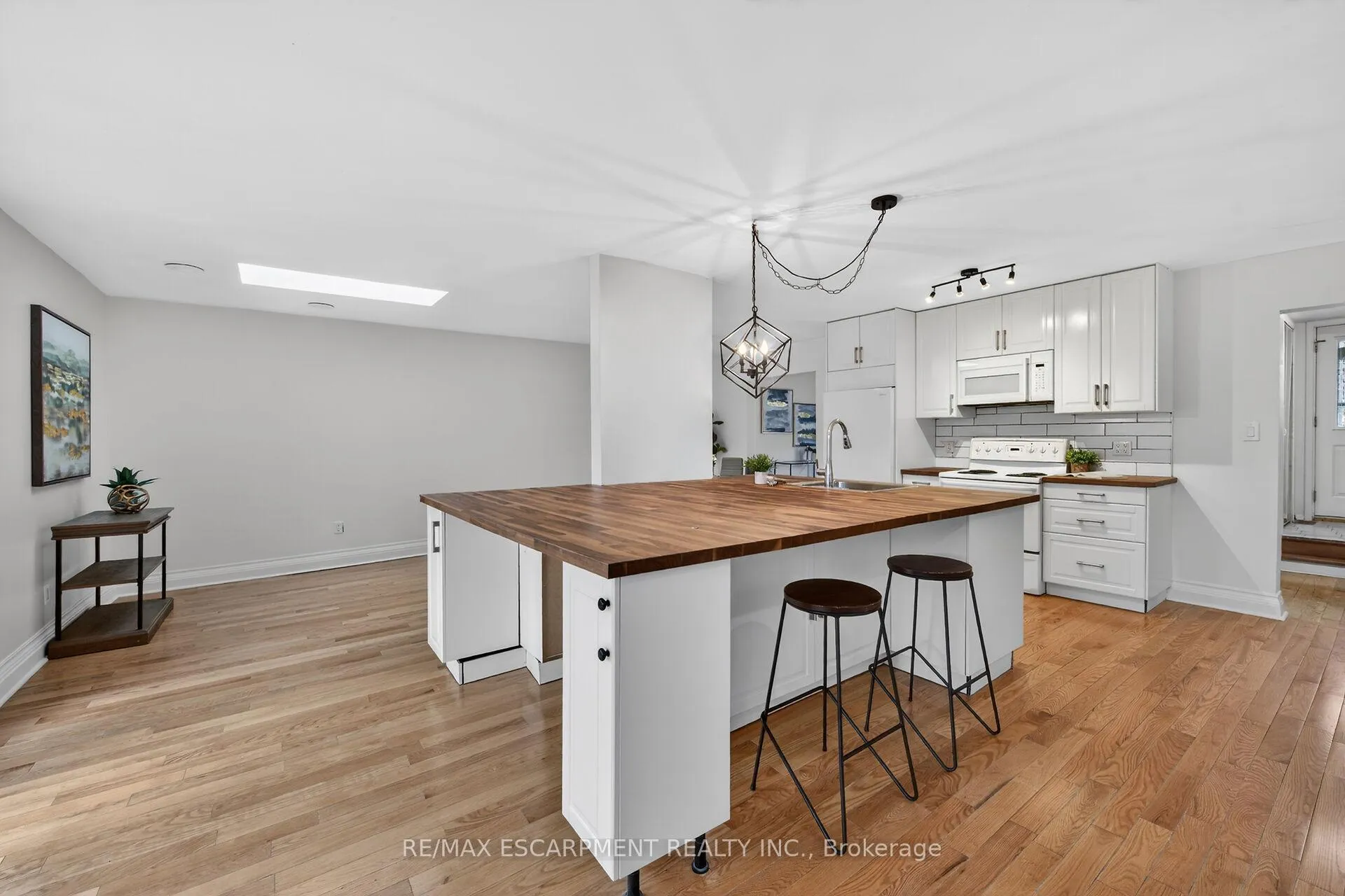 Photo 8 of 167 Darlington Drive, Hamilton, Gilbert — HOMEH