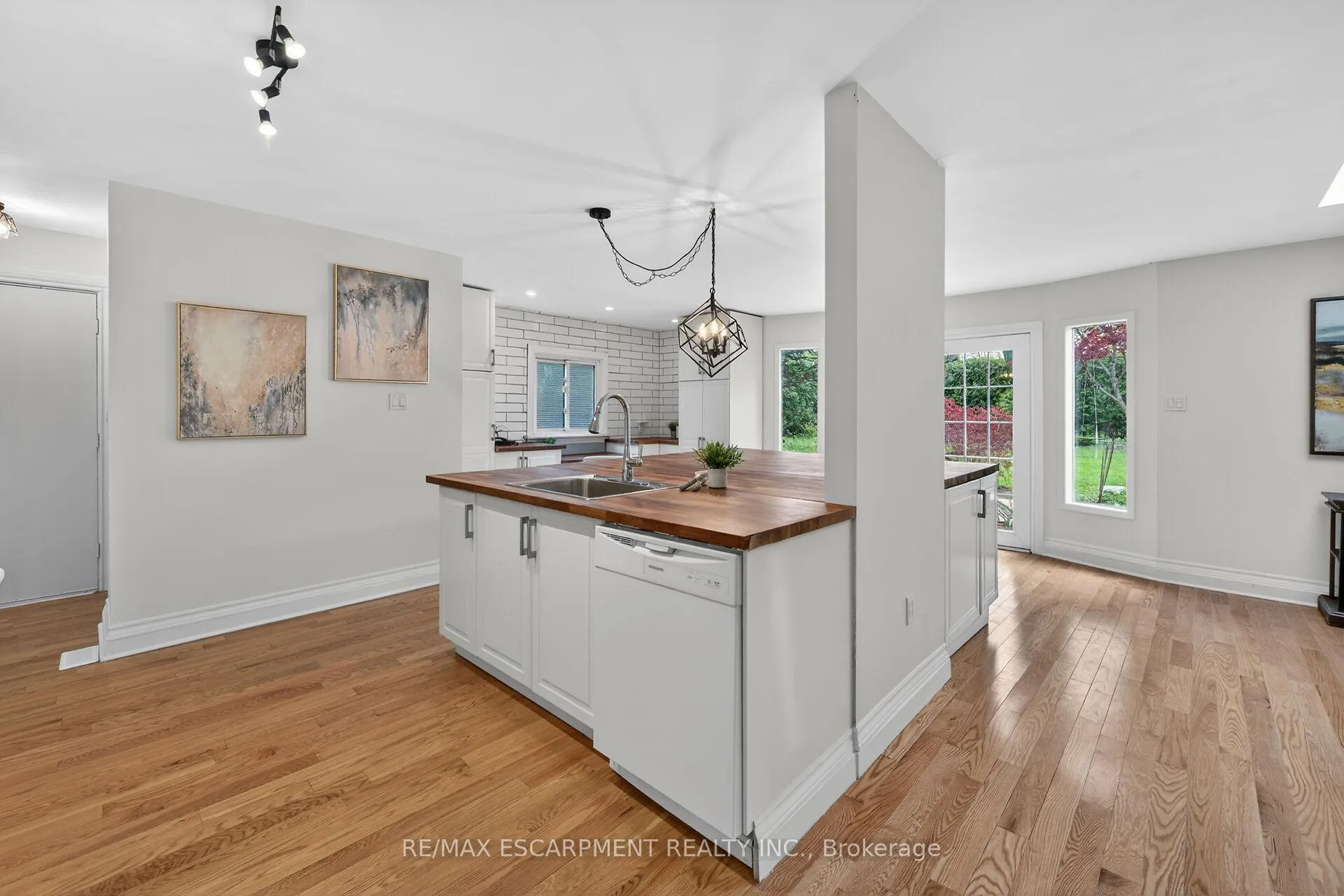 Photo 9 of 167 Darlington Drive, Hamilton, Gilbert — HOMEH