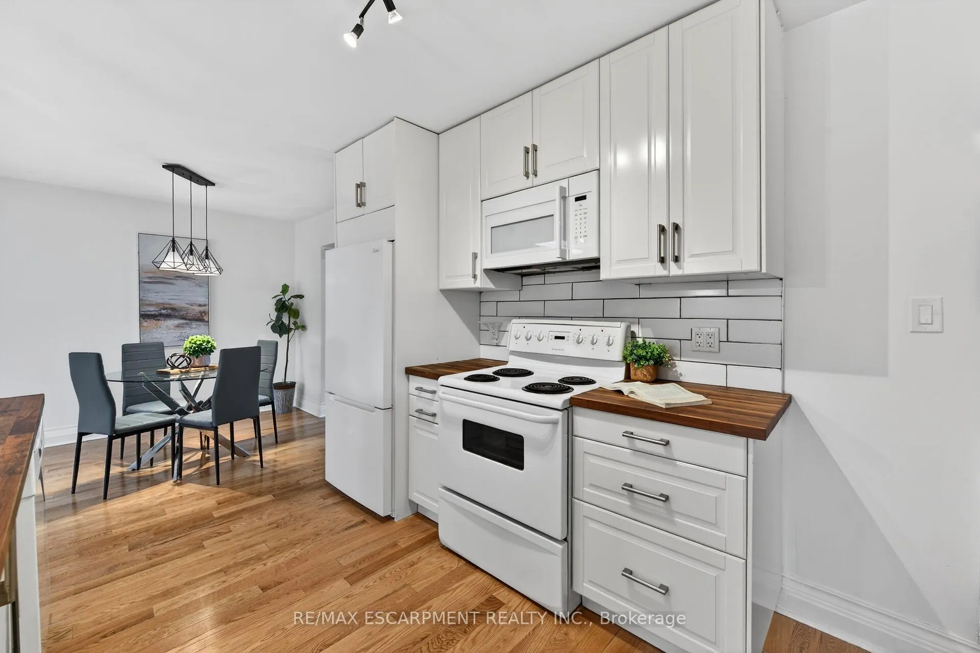 Photo 11 of 167 Darlington Drive, Hamilton, Gilbert — HOMEH