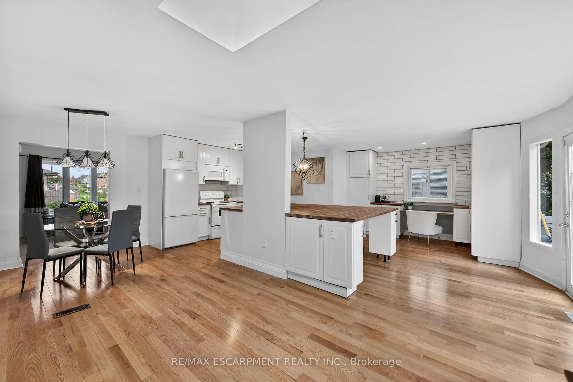 Photo 14 of 167 Darlington Drive, Hamilton, Gilbert — HOMEH