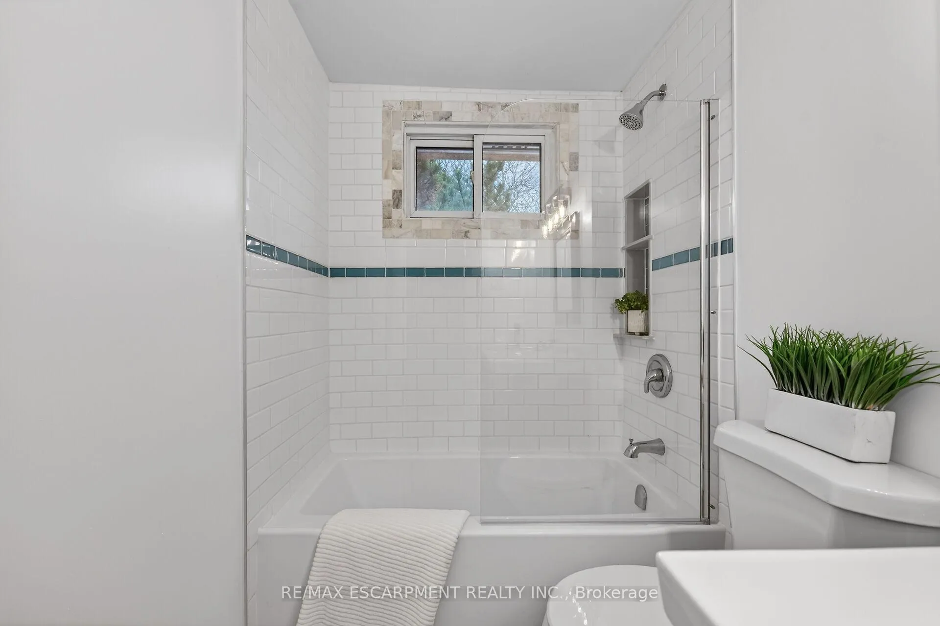 Photo 25 of 167 Darlington Drive, Hamilton, Gilbert — HOMEH