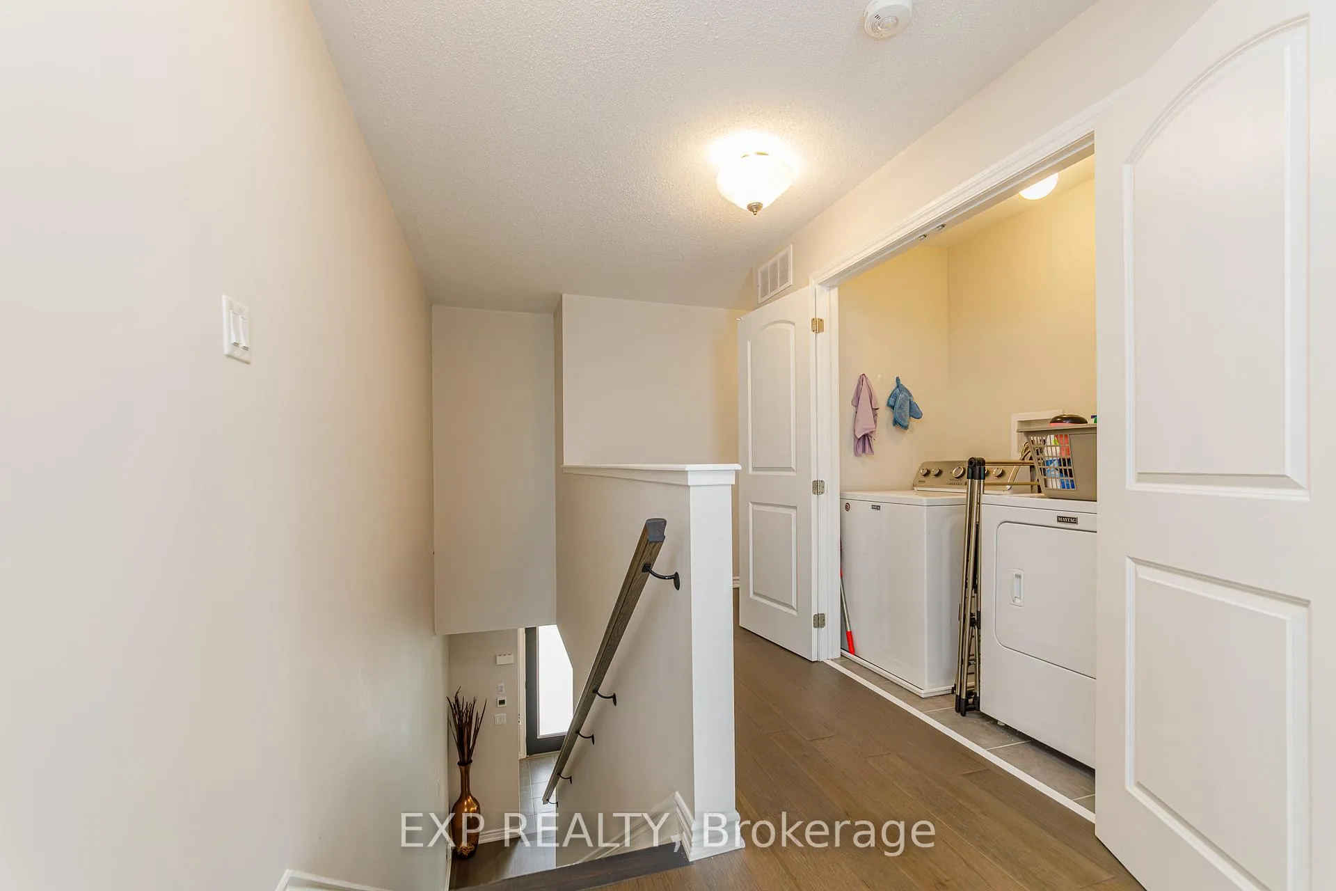 Photo 10 of 822 Horseshoe Falls Way, Ottawa, Barrhaven - Heritage Park — HOMEH
