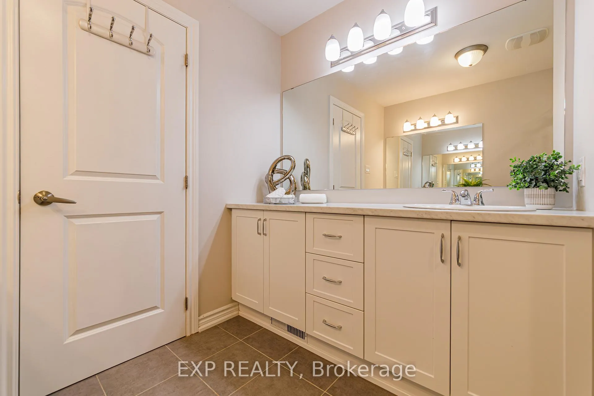 Photo 21 of 822 Horseshoe Falls Way, Ottawa, Barrhaven - Heritage Park — HOMEH