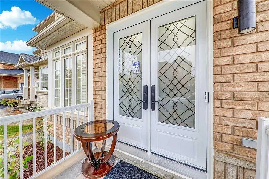 Photo 3 of 9 Geddington Crescent, Markham, Box Grove — HOMEH