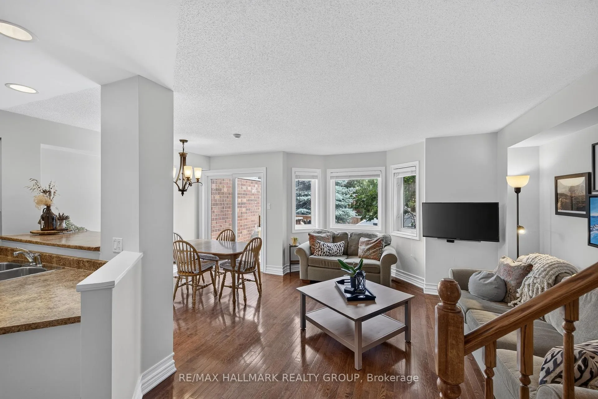 Photo 6 of 460 Grey Seal Circle, Ottawa, Riverside South/Gloucester Glen — HOMEH