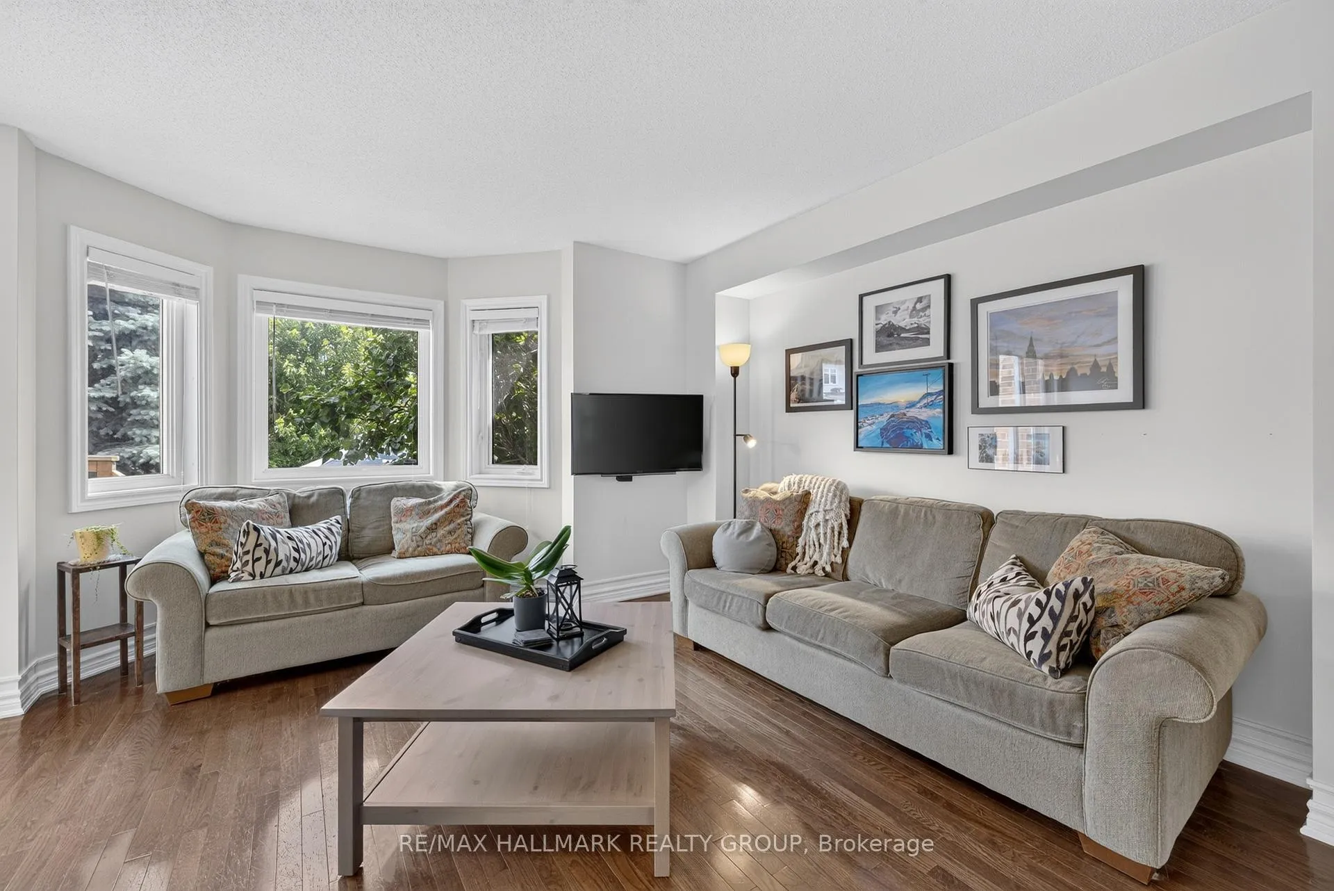 Photo 7 of 460 Grey Seal Circle, Ottawa, Riverside South/Gloucester Glen — HOMEH