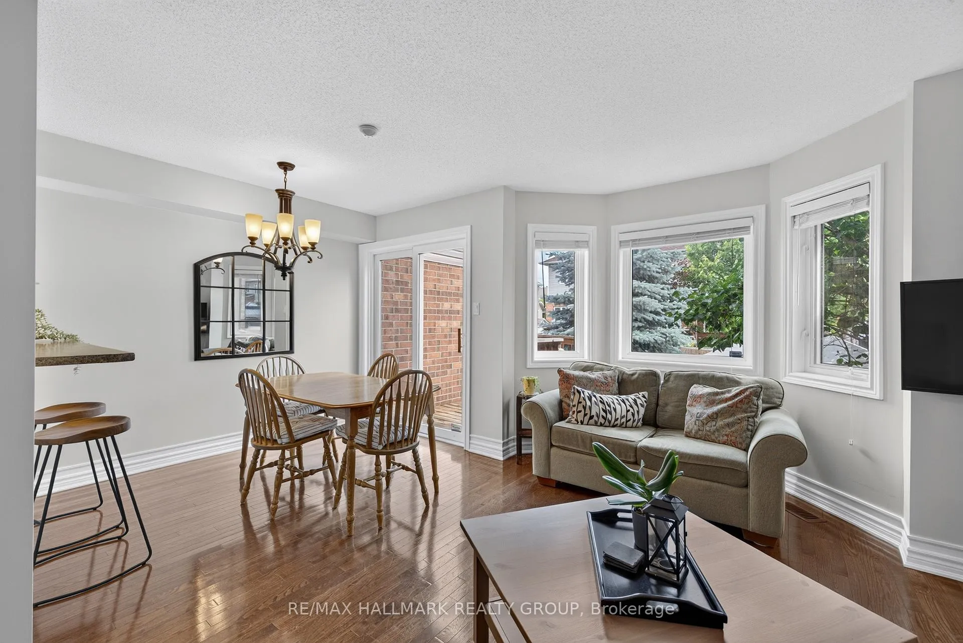 Photo 8 of 460 Grey Seal Circle, Ottawa, Riverside South/Gloucester Glen — HOMEH