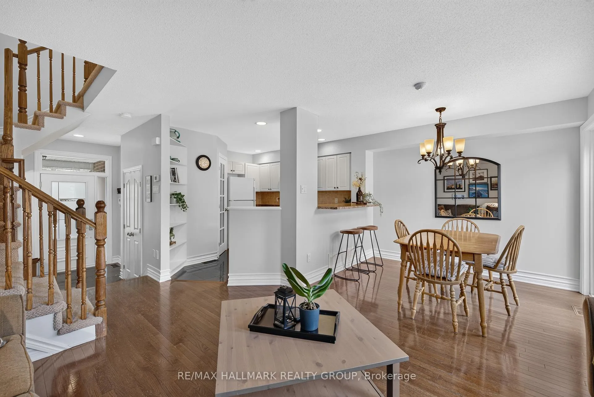 Photo 10 of 460 Grey Seal Circle, Ottawa, Riverside South/Gloucester Glen — HOMEH