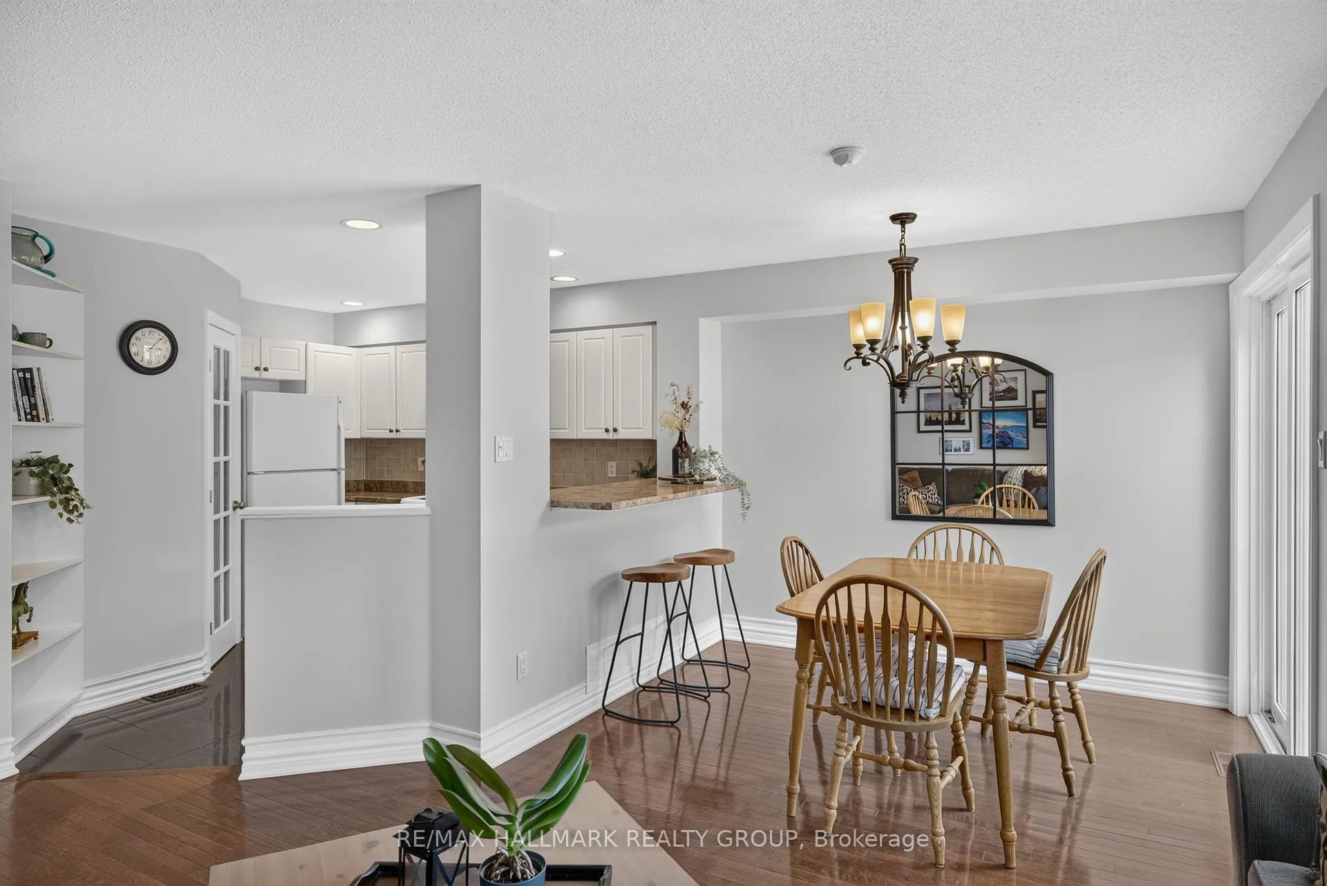 Photo 11 of 460 Grey Seal Circle, Ottawa, Riverside South/Gloucester Glen — HOMEH