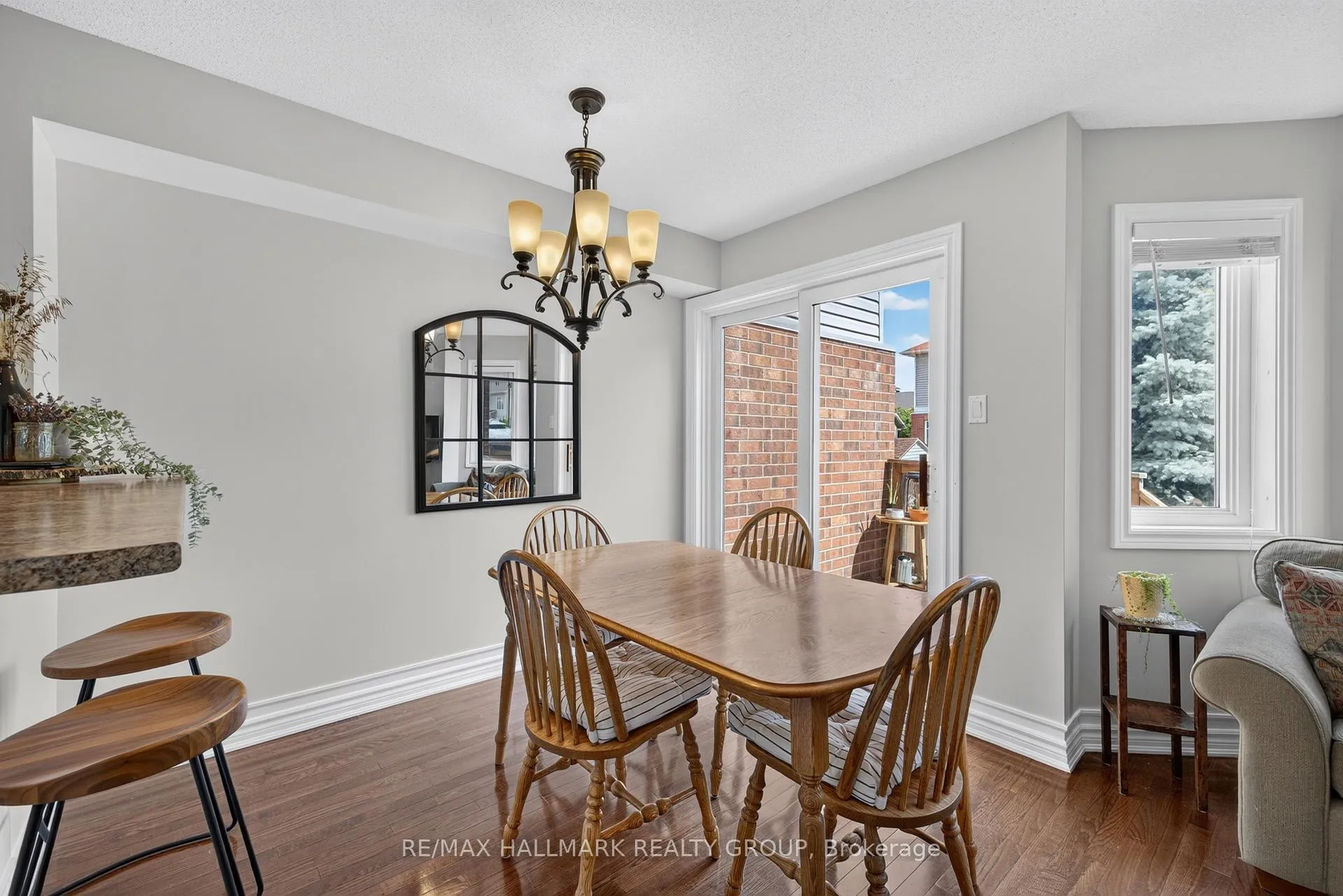 Photo 12 of 460 Grey Seal Circle, Ottawa, Riverside South/Gloucester Glen — HOMEH