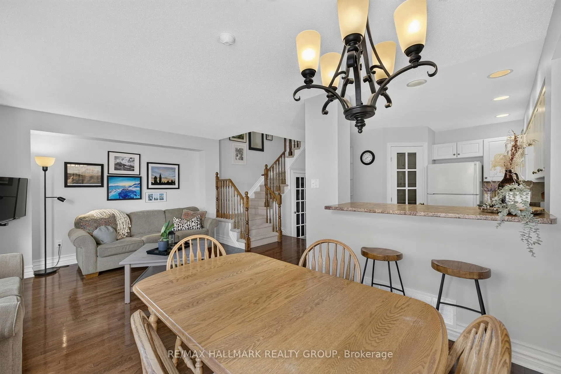 Photo 13 of 460 Grey Seal Circle, Ottawa, Riverside South/Gloucester Glen — HOMEH
