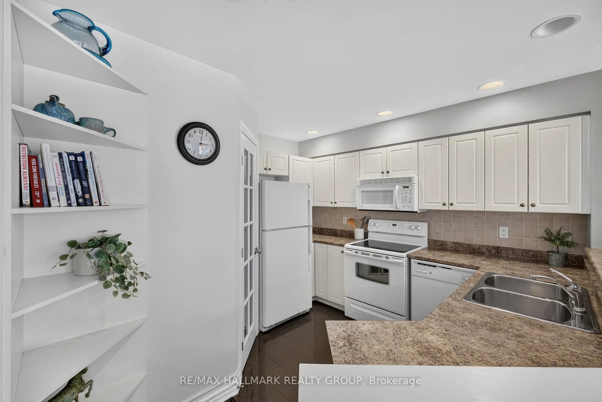 Photo 16 of 460 Grey Seal Circle, Ottawa, Riverside South/Gloucester Glen — HOMEH
