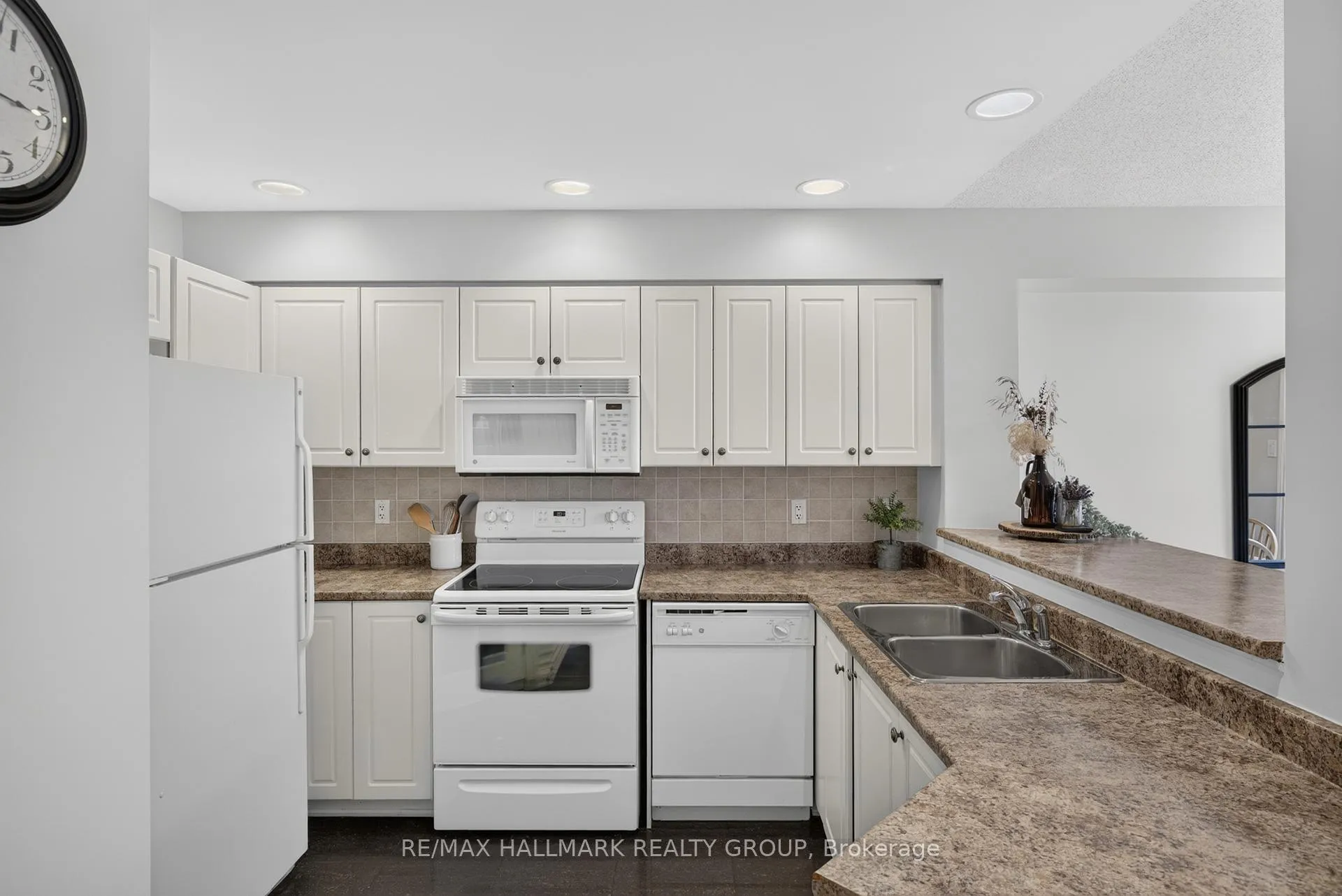 Photo 18 of 460 Grey Seal Circle, Ottawa, Riverside South/Gloucester Glen — HOMEH